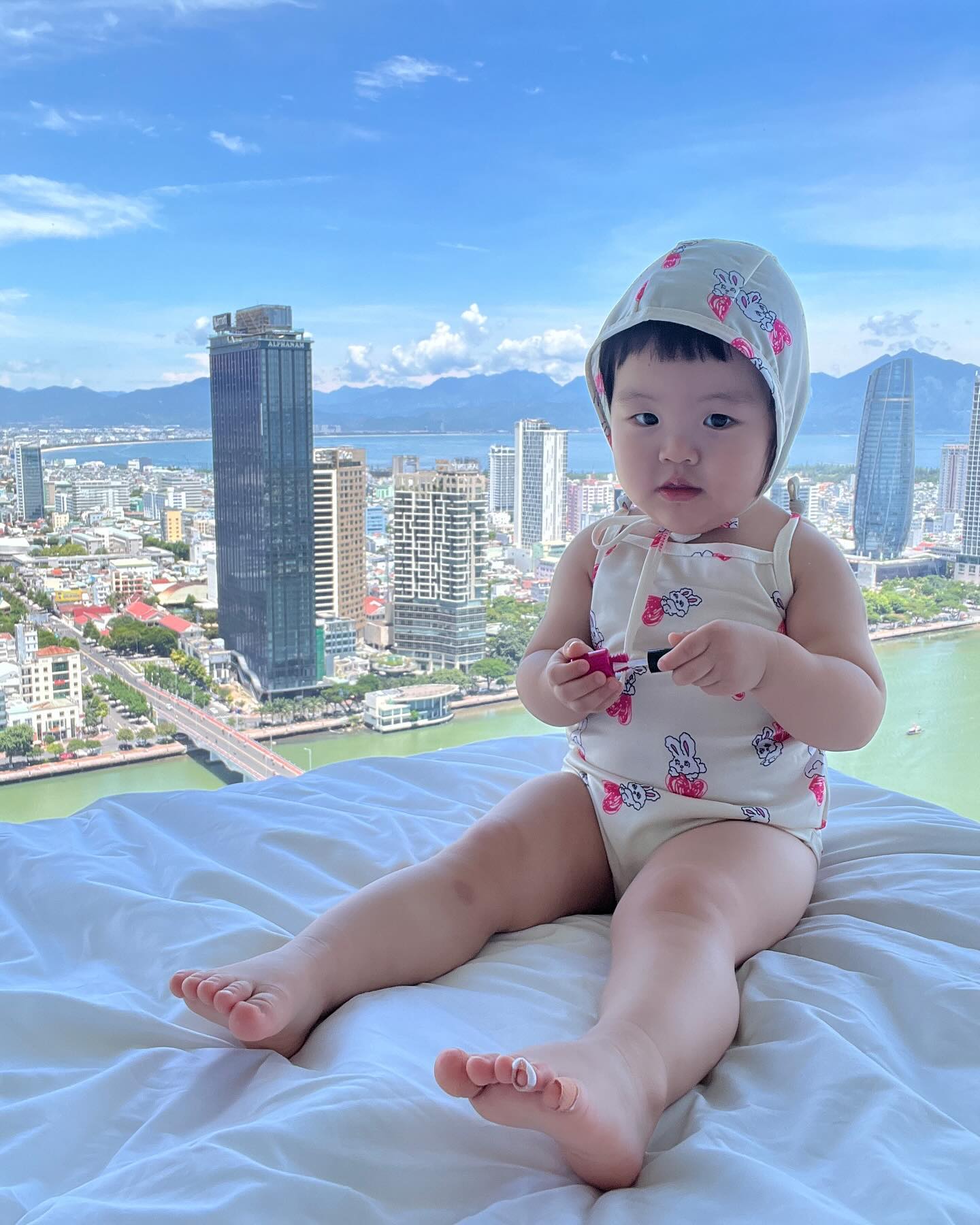 우당탕탕 베트남 첫째날🫠
밤비행기 조식 다낭미술관 웨이팅정전잼점심 콩카페 호텔수영장 랍스타저녁 롯데마트 영혼가출린