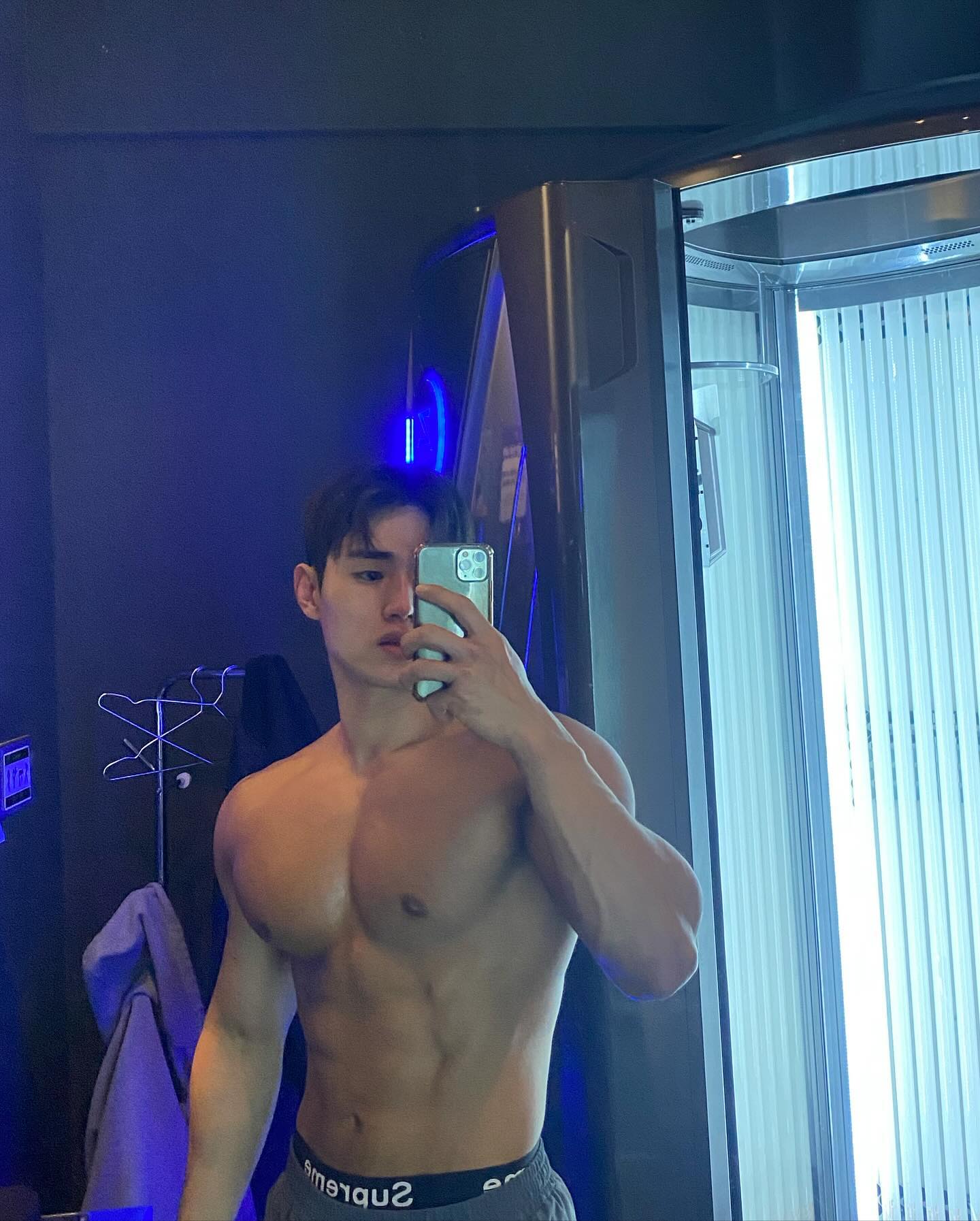 램제트 최고👏👏
고급자도 10분이면 태닝끝!!!

잘생긴 대표님이 등발라주는건 안비밀 

#까망탠 #영등포태닝 #여의도태닝 #당산태닝