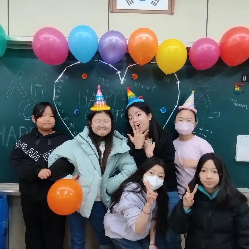 큰보물이 사춘기인지😢
에휴..하루에도 몇번씩 으으으으~~~~
그래도 이사 오고 잘 적응해줘서 고마워😢

#내사랑큰보물
#이또한지나가리