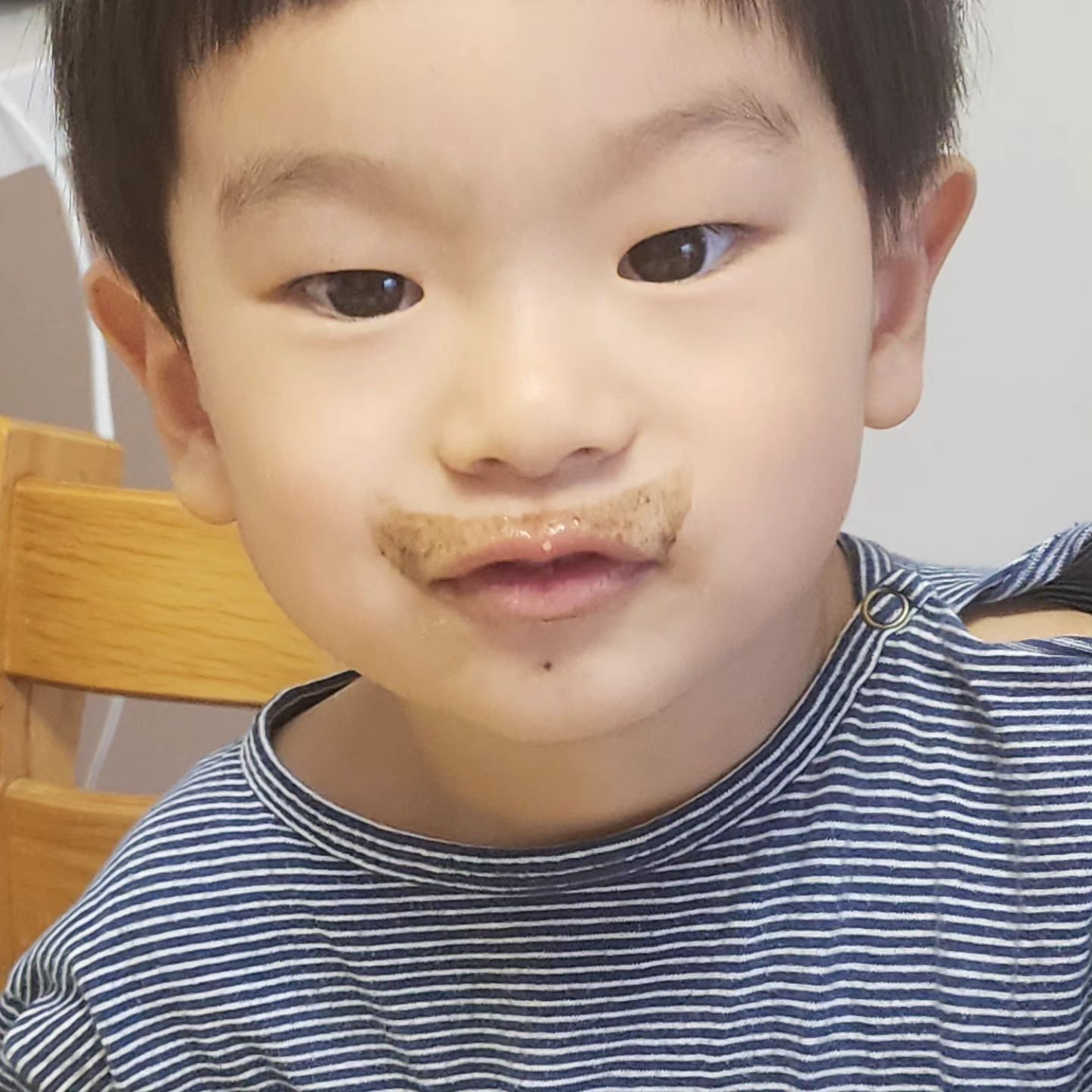 #4살 
4살의 끝판대장을 보여주는 시기
한번 매운맛을 겪어본 나로썬 
둘째는 단짠단짠이다

우는것도 귀여워서 사진찍으면 
울다가 자기 사진 확인하고
 다시 우는 4살 
으이구 

#41개월아기
#둘째
#둘째가더별나요