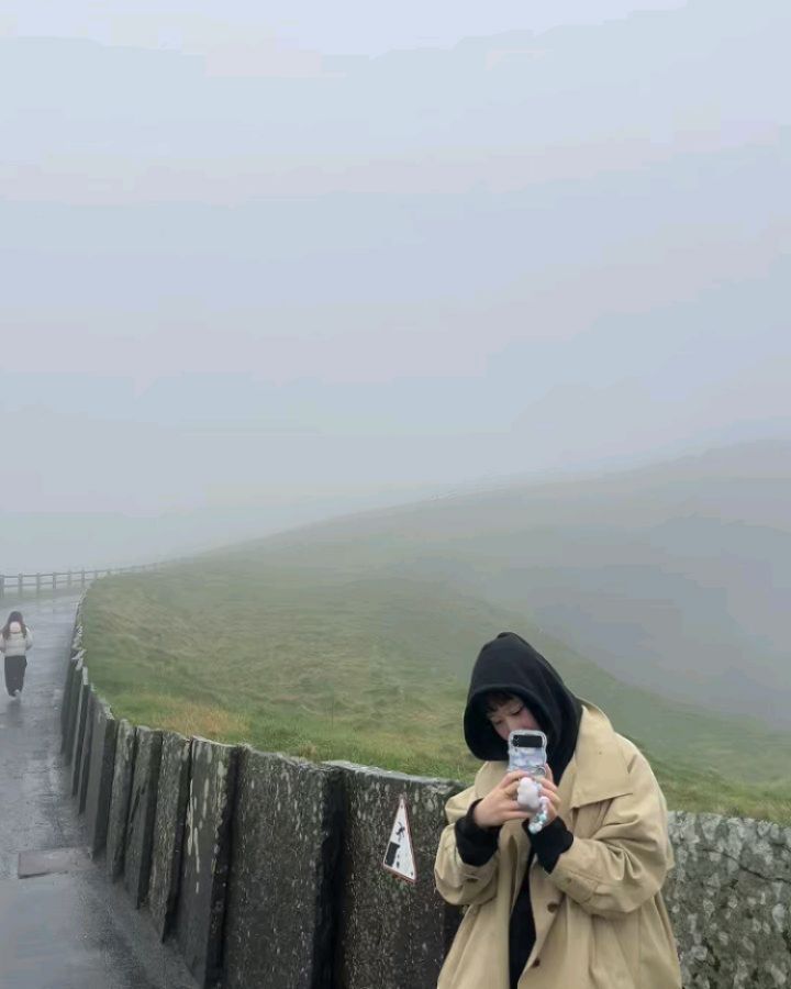 #첫줄

🇮🇪 Ireland 
• 2024. 02. 13 ~ 02. 20

비, 바람,
그리고 음악...
This is "Cliffs of Moher"

(Feat. 아날로그 갬성^^*,,)

.
.
.
.
.
.
.
.
#아일랜드 #Ireland
#dublin #killester #clontarf #templebar #Galway #더블린 #클론타프 #템플바 #골웨이
#모허절벽 #Cliffs of Moher #해리포터촬영지
#여행 #여행스타그램 #유럽여행 #travel #travelphotography
#picoftheday #photooftheday #selfie #남이찍어준사진
#rainyday