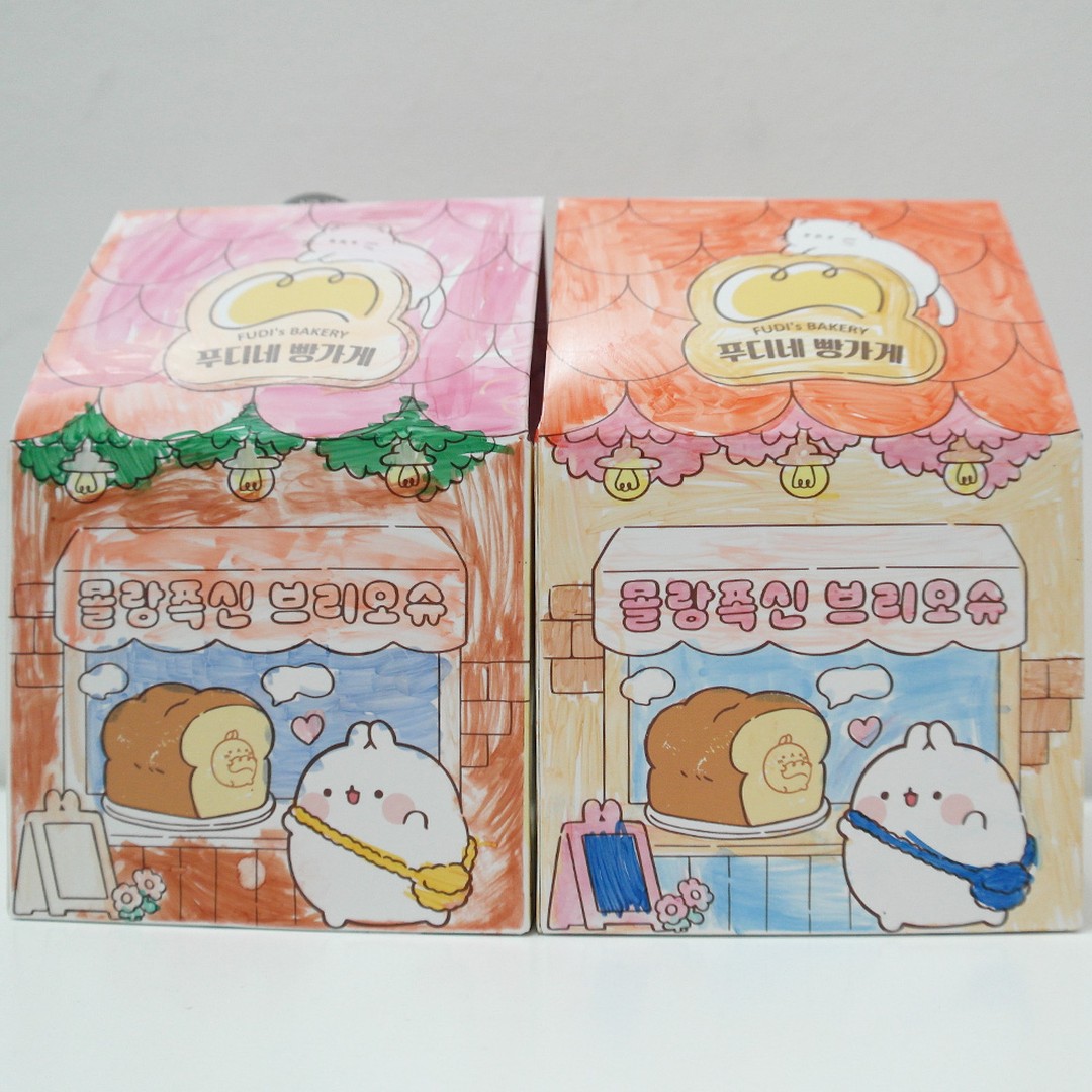 몰랑이 캐릭터를 엄청 좋아하지만 샀던 몰랑폭신 :)

20초 전자레인지에 구우면 갓 구운것처럼 꼬소하고 부드러워서 매일 아침 잘 챙겨먹고있어요 (프랑스산 고급 퓨어버터가 들어갔다는 사실)
12개나 샀더니 넉넉해서 만족쓰

박스도 넘나 사랑스럽고 귀여운 몰랑이 색칠 패키지에요
둘째 셋째가 가져가서 색칠해왔는데 귀욤귀욤♥♥

#푸디네빵가게 #몰랑폭신브리오슈컬러링챌린지