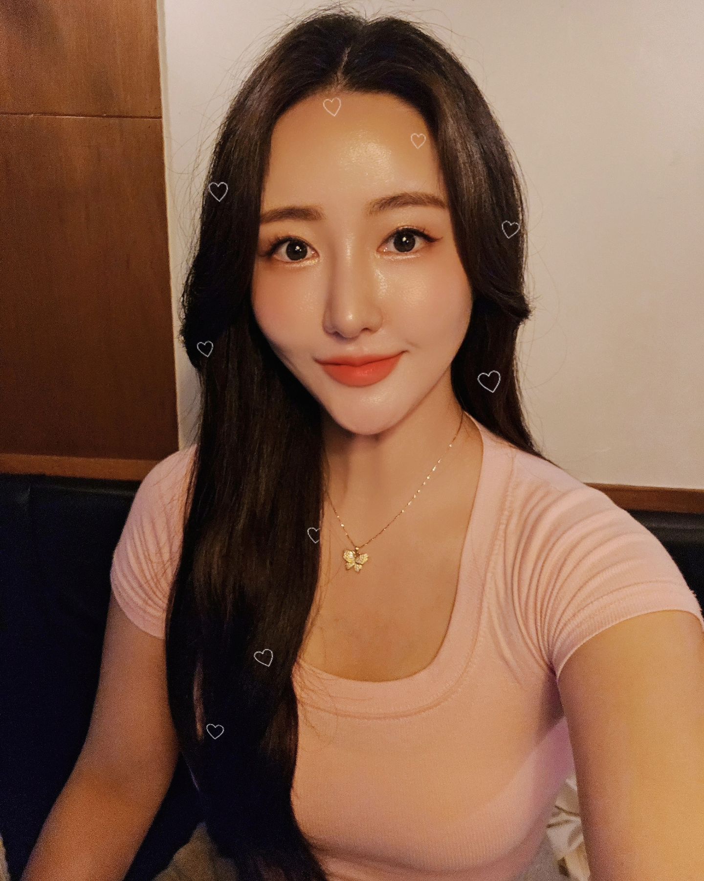 아이고 세상 좋아져따..😆
요새 셀카를 몇달만에 찍으니 보정기술의 발달에 극찬을 할 수 밖에,,!😮
#일카는넣어둬🤦🏻‍♀️🤦🏻‍♀️ #간만에 #히키코모리의외출