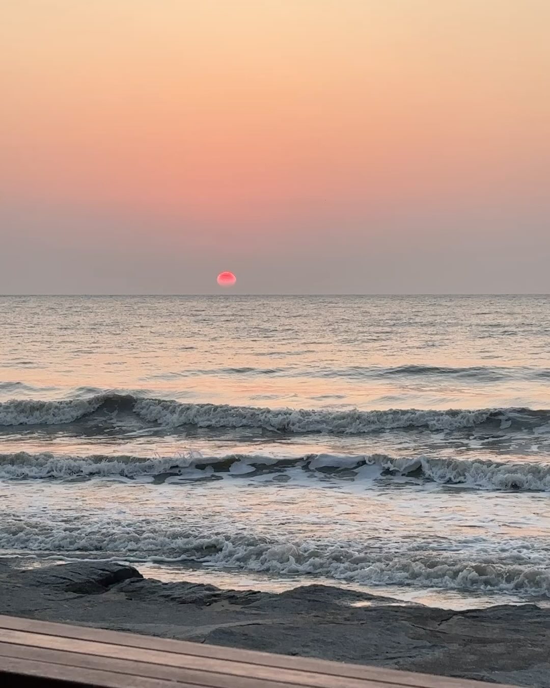 🌊🩷🧡
: 인생에 있어 가장 절친은 친자매 라는 말은
우리를 보고 하는 것 같단말이지
다음에 또 노을보러 떠나자구 #차크닉