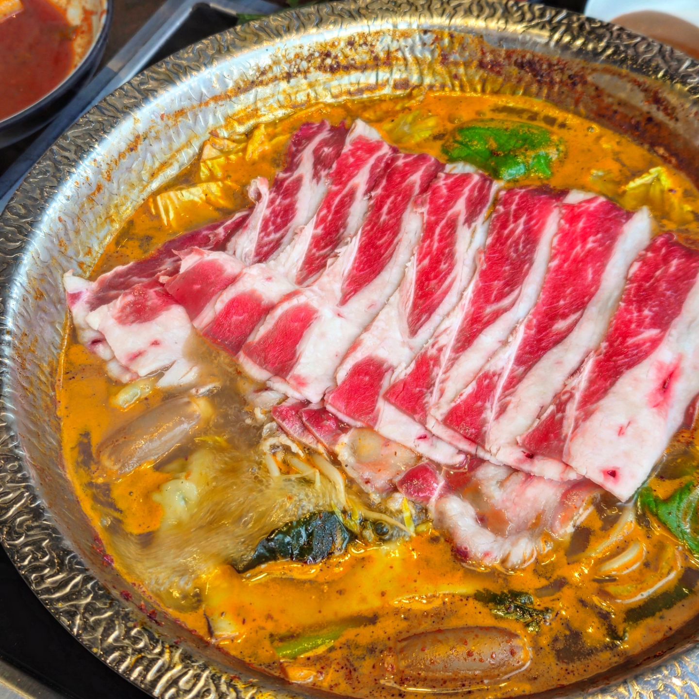 #세종어진동맛집 #샤브다이닝

예전 조새호 자리에 새로 생긴 샤브샤브 맛집
육수가 무려 7종류에 후식으로 먹을수 있는것도 다양하다

3가지 육수랑 후식 먹어봤는데
색다르게 샤브샤브를 즐길 수 있었음 ㅎㅎ

발렌타인데이에 방문했더니 초콜릿을 주셨다~
최고 🍫👍

#샤브샤브직먹직찍 #세종샤브다이닝 #어진동맛집 #세종어진동맛집 #먹스타그램 #먹스타 #직먹직찍
#곤드레리조또 #칼국수 #김치볶음밥