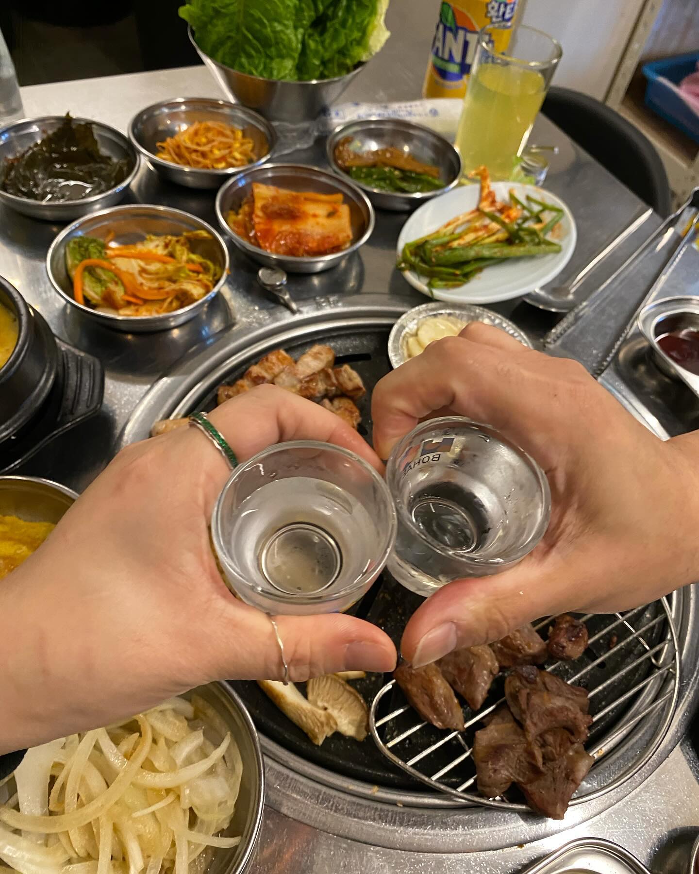 #협찬
고기질 최고인 쌍촌동 #돈나라 
밑반찬 다양하게 깔리고 직접 담근 김치까지도 맛있음 👍🏻👍🏻

다른 고깃집과는 다르게 1인분 단위로 고기 부위 선택할 수 있어 개인적으로 여러부위 다양하게 먹을 수 있어 좋은 곳임!

고기질이 좋다보니
소금에만 찍어 먹어도 맛있는데 
소갈비살, 갈매기살은 양념소스에 찍어 먹으면 감칠맛이 나쥬~ 😋

직접 담근 김치가 맛있는 곳이라
고기를 김치랑 같이 곁들어 먹어도 맛있으니
꼭 먹어보쟈!!
 ⠀⠀⠀⠀⠀⠀⠀⠀⠀⠀⠀⠀⠀⠀⠀⠀ 
 --------------------
❣️상호: 돈나라 
📍위치: 광주 서구 운천로184번길 11
⏰영업시간: 17:00-24:00
☎️예약문의: 062-524-6968
--------------------
#쌍촌동돈나라 #광주맛집 #광주서구맛집 #쌍촌동맛집 #쌍촌동고기집 #쌍촌동고깃집 #운천역맛집 #쌍촌동삼겹살 #쌍촌동회식 #쌍촌동가족모임 #광주고기집 #운천역고기집 #광주회식#광주핫플레이스 #광주가족모임 #제중약국먹자골목 #상무지구 #쌍촌동 #운천역먹자골목