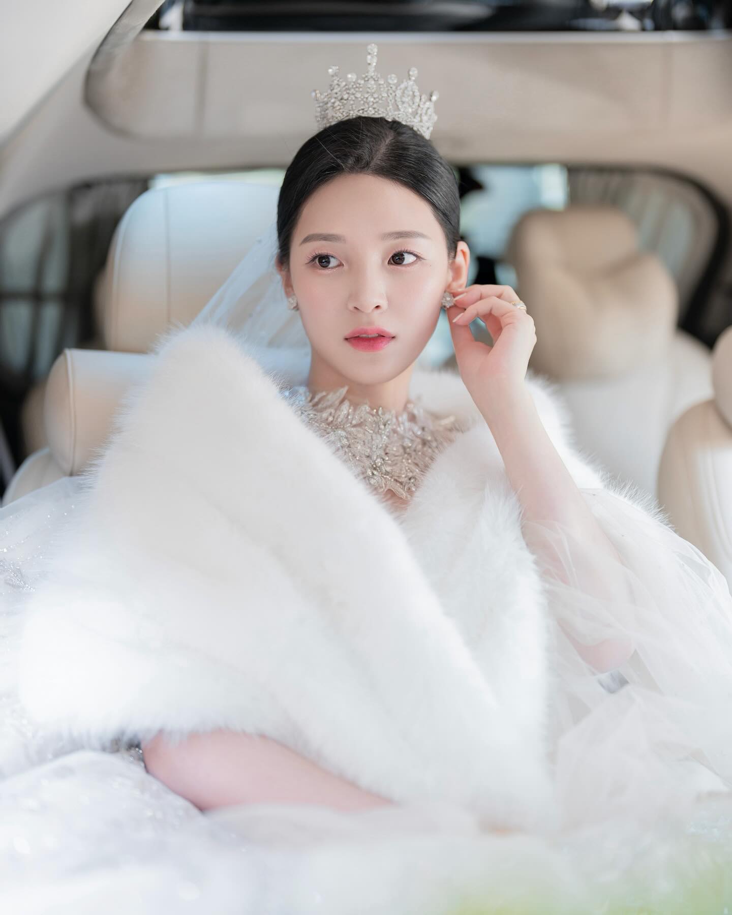 드디어 나온 사진🤍🩷🤍🩷
저 날은 공주 말고 여왕님 하고팟는데 어뗘여?

오홍홍 웨촬 전 날은 삼쏘, 본식 전 날은
평소엔 가지도 않는 고기뷔페 푸팤ㅋㅋ
관리는 무슨 날것의 신부였지만 그래도 예쁜 나 어때?ㅎ_ㅎ
는 무슨 뚱땡이 피의보정이었음ㅋ

일쟁이는 나들이 갈 시간이 없쥐만
나름 즐거운 신혼 생활 즐기는 중〰️😎