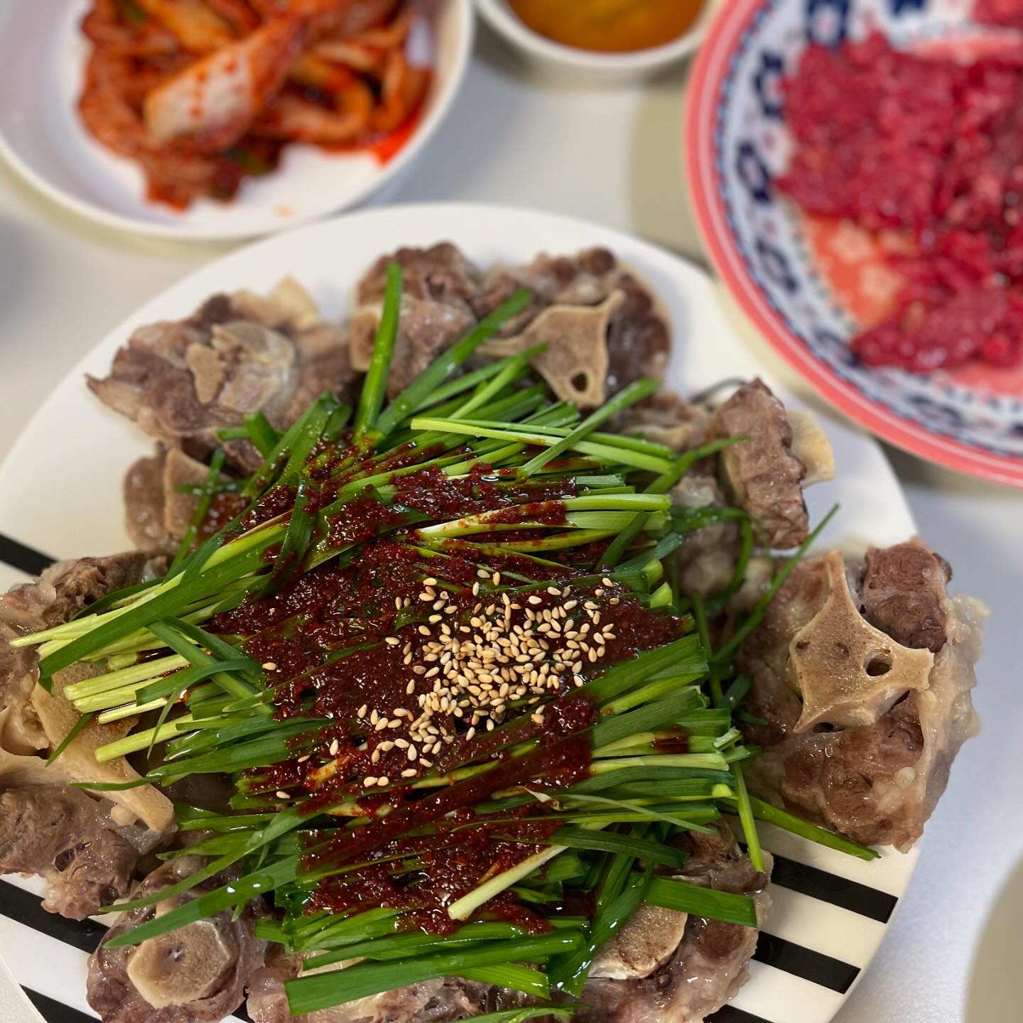 잘먹고 잘사는 요즘 기록 
요즘 배달음식을 뚝! 끊고
집밥 잘해먹으려고 노력중!
.
1. 꼬리찜 & 육회
2. 석쇠불고기&오징어숙회 
3. 왕소라찜&광어회&칼국수
4. 류수영 돼지갈비찜
5. 꽃게찜
6. 통우럭찜
7. 쭈꾸미볶음&볶음밥 
8. 수육
9. 류수영 고추장버터등갈비
10. 등뼈찜 
.
#오늘뭐먹지