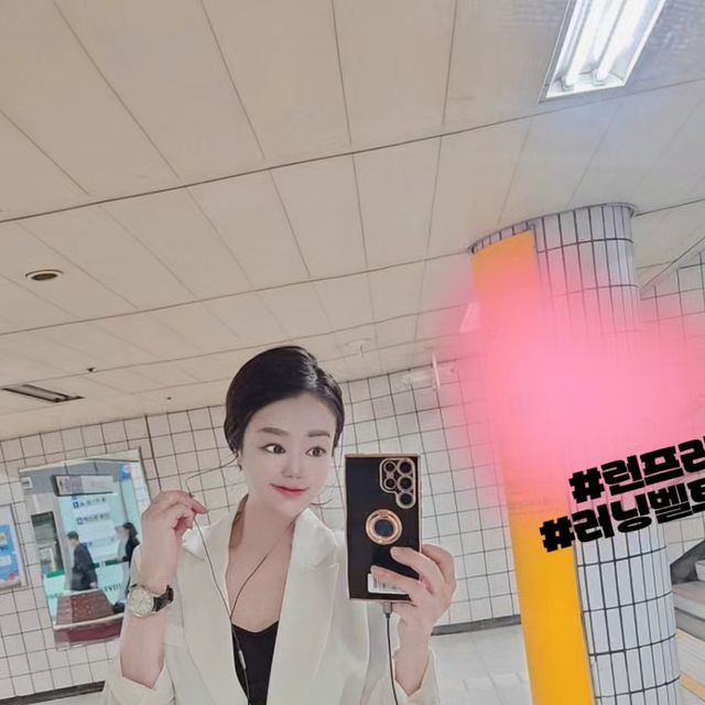 Joy_Im 💌 on Instagram: "#광고#런프리#러닝벨트#달리기#러닝용품#러닝가방#플립벨트#런닝벨트#런닝가방#러닝백#러닝#런닝#마라톤 용품#벨크로 러닝벨트#러닝힙색 🎒 ㆍ ㆍ 운동 시 소지품 걱정