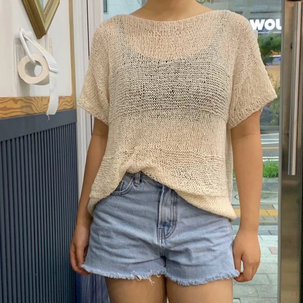 시원시원 여름 니트뜨기🤩
겉뜨기 안뜨기만으로 이렇게 이쁜 니트가 완성됐당🌿
완전 가볍고 이뽀이뽀👍

#신디니트#블랙니트#여름니트대바늘#대바늘니트뜨기