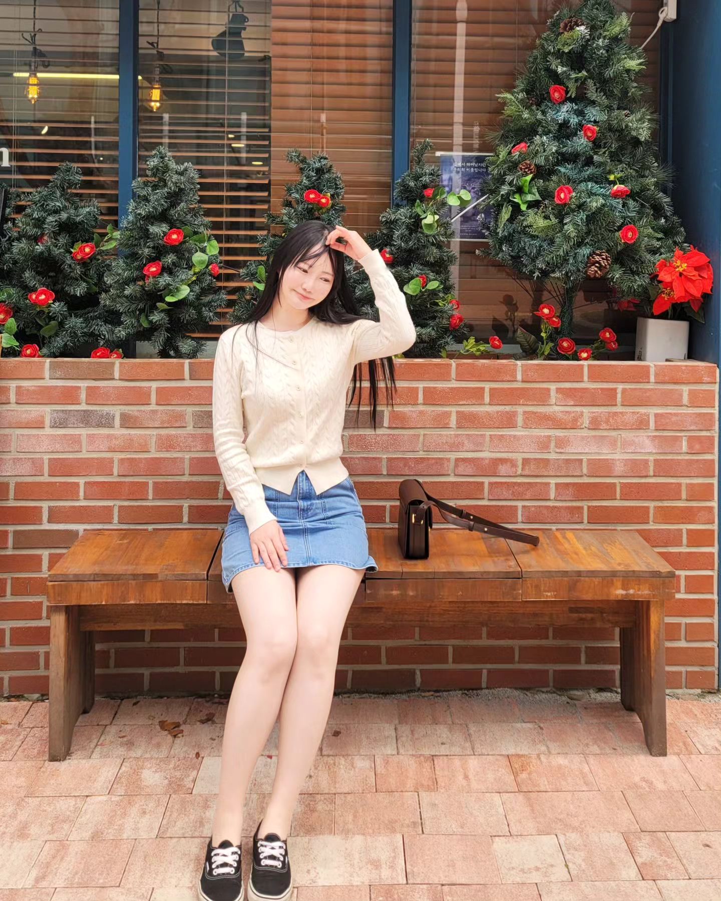 ⠀⠀⠀⠀⠀ ⠀⠀⠀
바람이 많이 부는 날 앞머리 사수는 하늘의 별 따기
⠀⠀⠀⠀⠀ ⠀⠀⠀