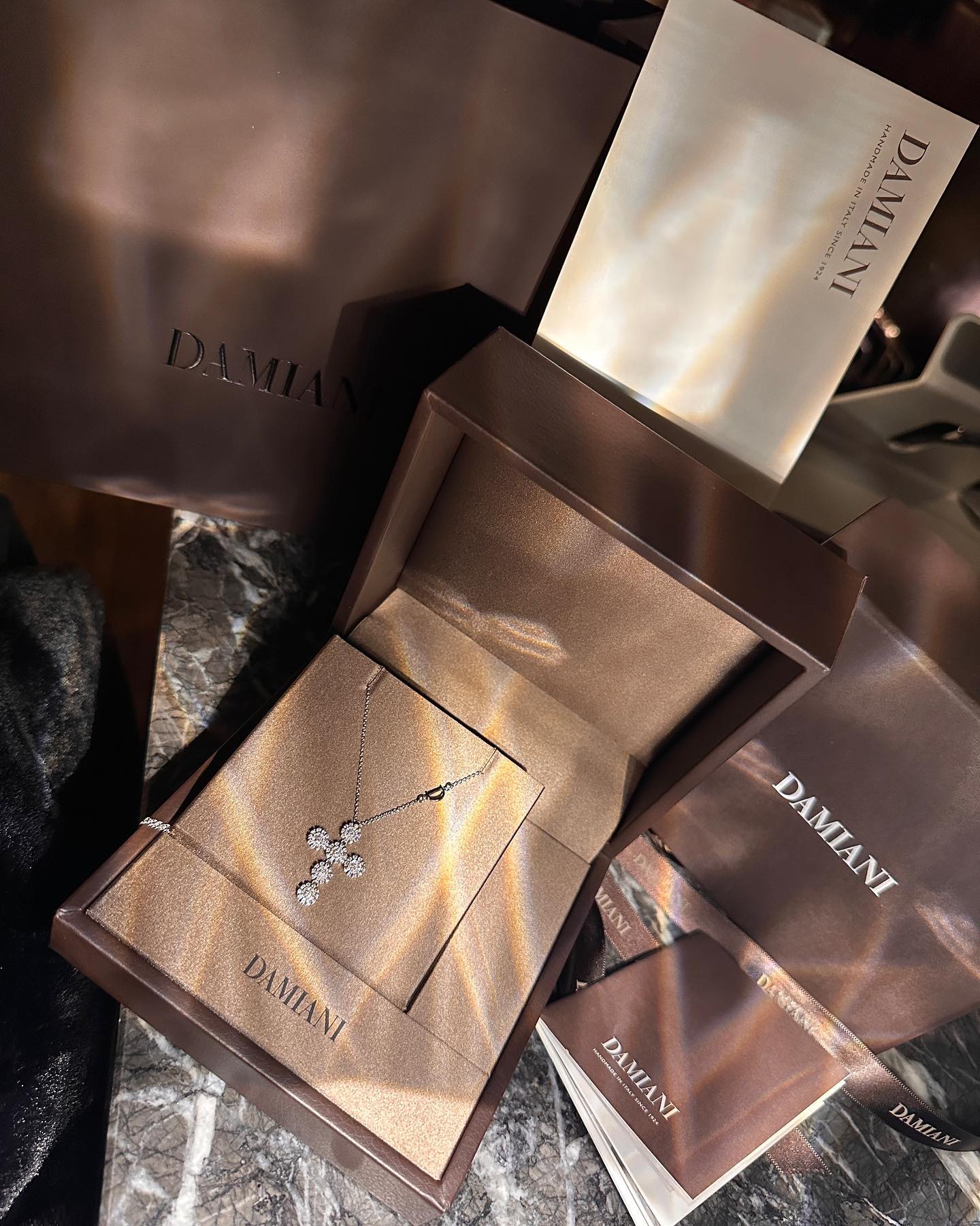 12월의 눈오는 크리스마스와 어울렸던 DAMIANI MARGHERITA 🤍🤍☃️❄️