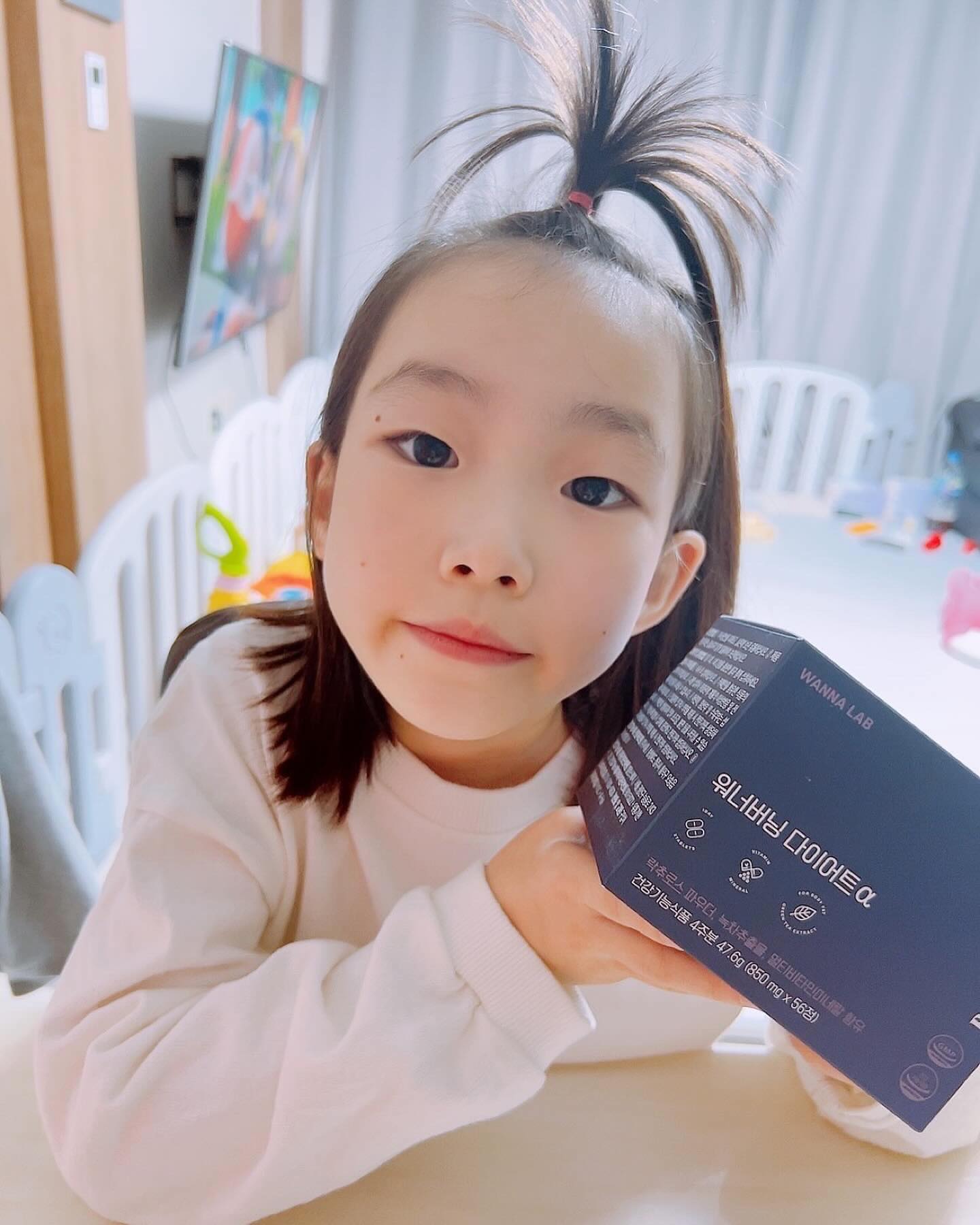 #협찬
⠀
다들 출산 후 다이어트 성공하셨나용?
디욧하는게 세상에서 제일 힘든것같네요,,
⠀
이 제품을 소개해드려보자면
육아에 찌들고 식단 할 시간은 없는 맘들
운동은 저처럼 죽어라 하기 귀찮은데
살은 또 빼고싶은맘이
굴뚝같으신분들에게
괜찮은 식품인것같아용
⠀
내돈내산 후기도 많고
전 몰랐는데 주변에 먹는 사람도
꾀나 있더라구요
하루 두 알만 챙겨먹으면 되는 간편함
배변활동도 원활하게 도와준다고 하니
변비있는 저에게 변비탈출!!!
실제로 진득하게 꾸준히먹은
제지인분은 날씬날씬
곧 뼈로 걷겠더라구요^^
⠀
⠀
 #워너랩 #워너버닝다이어트 #다이어트보조제 #탄수화물컷팅 #단기다이어트 #2주다이어트 #한해다이어트 #연예인다이어트 wannalab.official