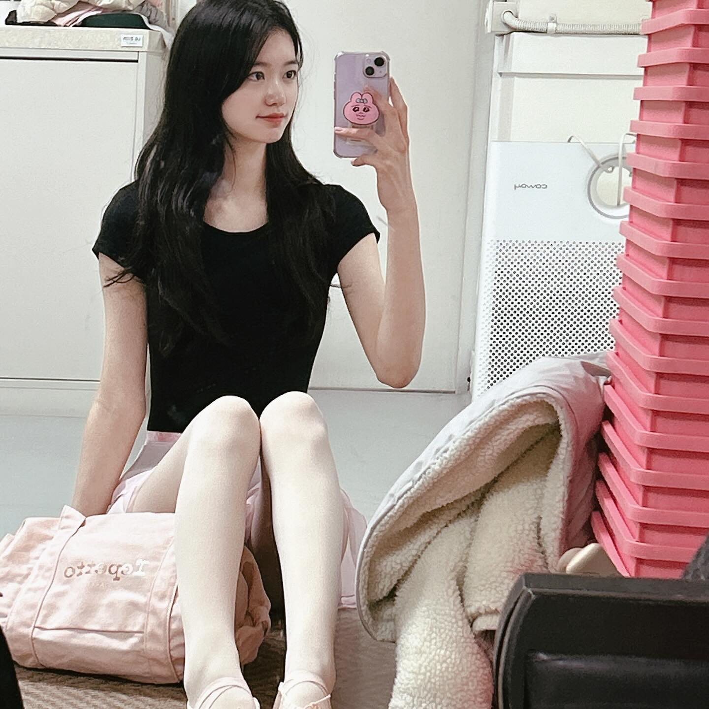 요즘 근황은 #취미발레 
(〃ω〃)❤️
너무 어렵지만 나에게 잘 맞는 운동인것 같아서 
계속 하구싶다 
-
-
-
-
-
-
-
-
#ballet #me #today #love #레페토 #발레 #취미발레인 #발레스타그램 #발레코어 #발린이일기 #흔 #흔녀 #🩰 셀 #셀카📷 #거울샷 #인스타일상 #セルカ #いいね返し#韓国