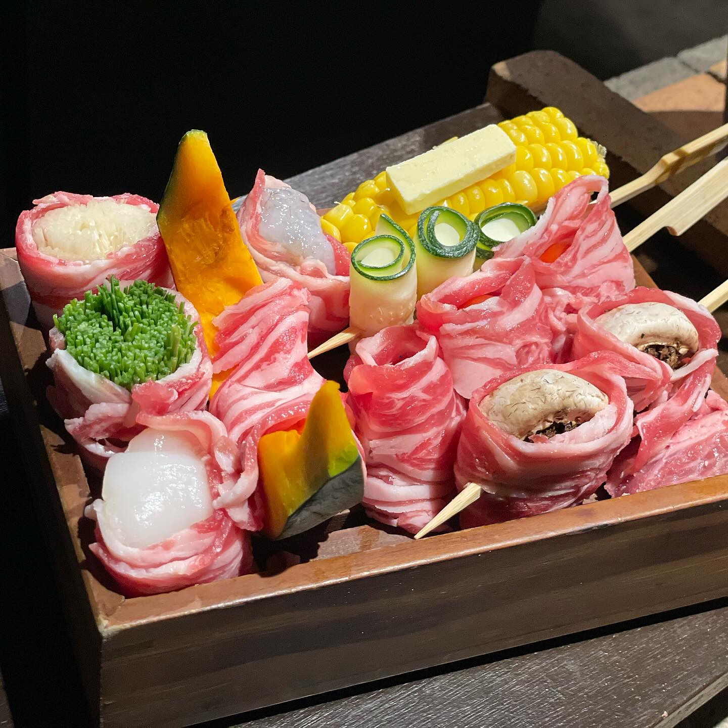 징기스 하나비🍅🥦🦐🥓🧀🍄‍🟫🍆🍶
.
야사이마끼 모둠 
안키모 가리비 구이 𝒿𝓂𝓉 
야옹이 술잔 700💗
야옹이 사케로 목욕시키면서 한 병 뚝딱 !
.
미소 가지구이는 너무 짜서 비추!!
.
.
.
.
#징기스하나비 #징기스하나비동래점
