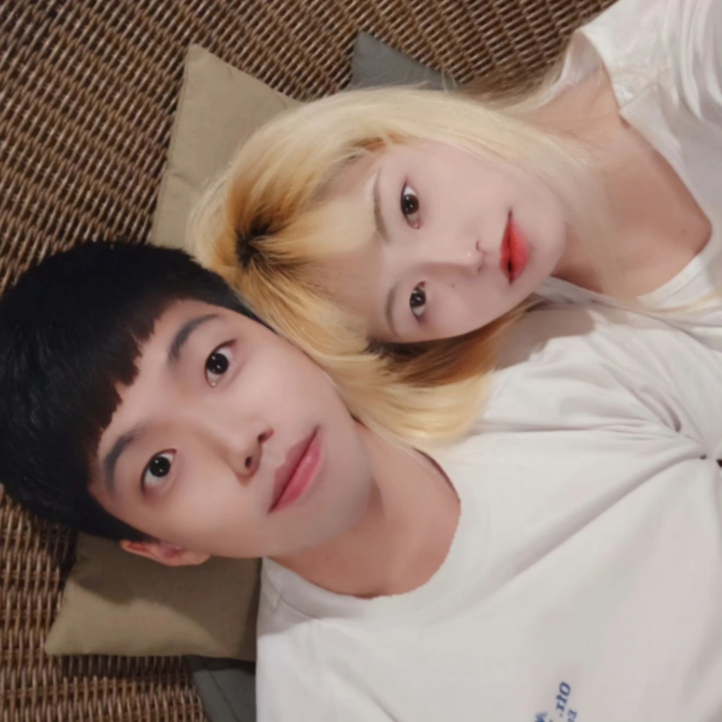 오빠를 만나게된 2023년:)
힘든 일도 많았지만 오빠를 만난 뜻깊은 한해였다.

새로 다가온 2024년
올해는 건강하고 행복하고 즐거운일만 가득하면 좋겠다

잘가 2023, 반가워 2024♡