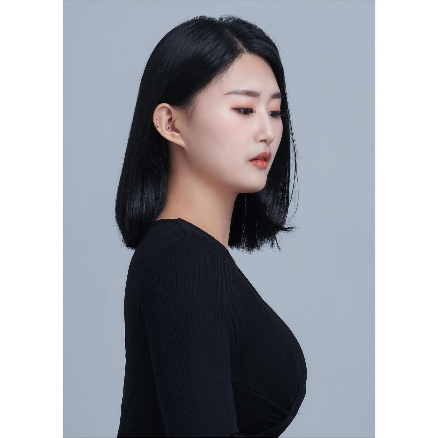 -
🩶
⠀
오랜만에 찍어보는 프로필 사진
⠀
23년 마무리 잘하고
24년 새롭게 할일들 홧팅🏃🏻‍♀️
⠀
⠀
⠀
⠀
⠀
#231208
#프로필사진
#운동하는여자