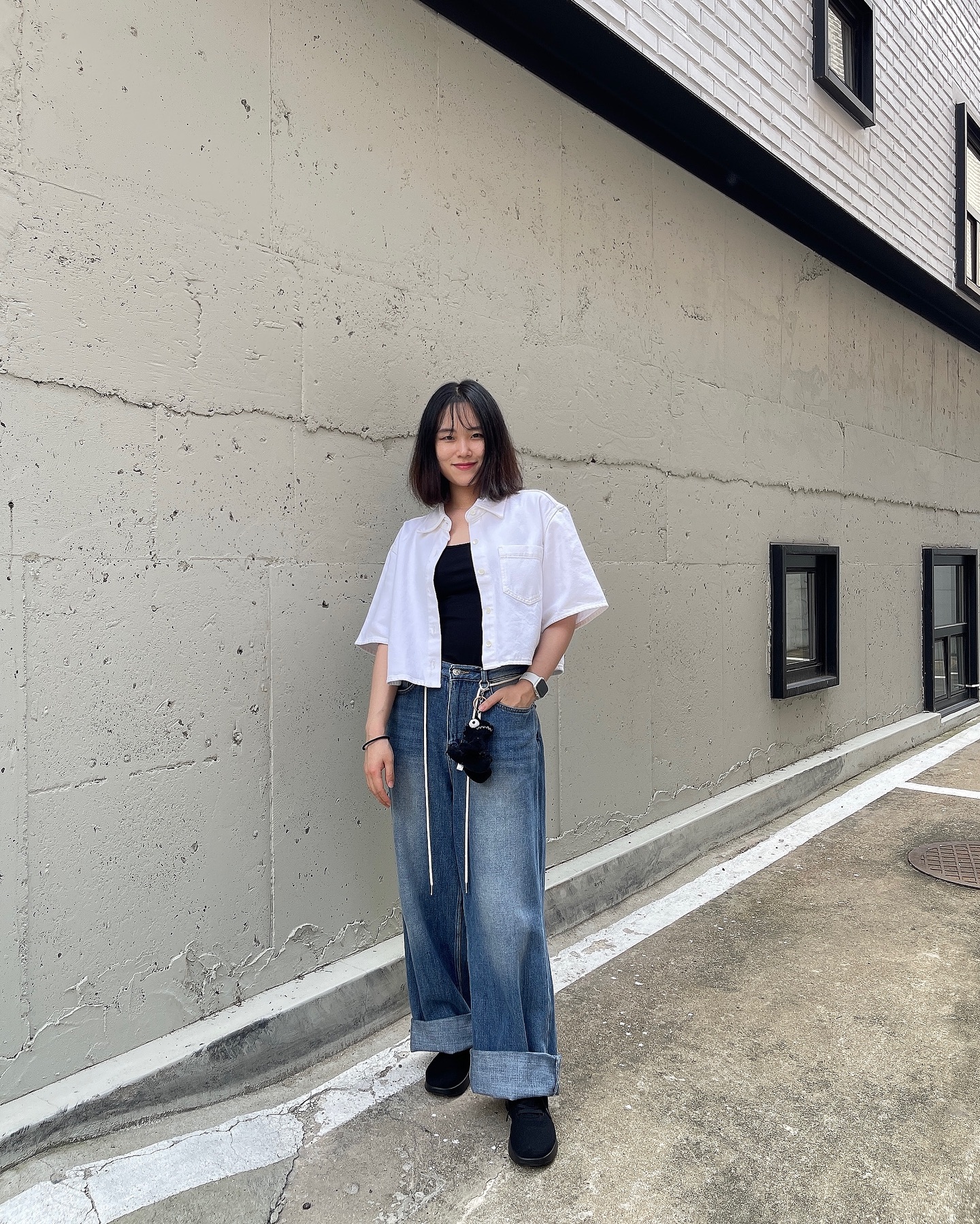 #협찬 발편한 운동화 르무통🫶🏻

패션도 패션이지만 발도 편해야 오래신는것 같아요!
르무통 브랜드 아시죠?!
이미 르무통 신발 두개나 있어서
착화감 편한거는 이미 경험해봤는데
이번에는 클래식2 라인으로!

정말 군더더기 없는 디자인!
올블랙으로 아웃솔까지 블랙으로 깔끔하게!
많이 걸을때 진짜 딱이고
신발자체가 너무 가벼워서 안신은것 같아요👍
여름에는 땀을 방출하고 겨울에는 단열효과가 있는
천연양모라서 부드럽고 착화감이 더 좋아요!

깔끔한 캐쥬얼룩에 편하게 툭! 신어주는 코디🫶🏻
캐쥬얼룩에도 단정한 깔끔룩에도
너무 잘어울릴것 같아요!
직장에서도 편하고 단정하게 신을수 있을것 같아
완전 추천합니다❤️

#lemouton#르무통#출근룩#발편한운동화#르무통클래식2#아이콘캐스팅#데일리#데일리룩#데일리코디 #데일리패션 #오오티디#ootd#아웃핏#캐쥬얼#모던캐주얼룩 #인스타패션 #여자코디#패션#패션계정