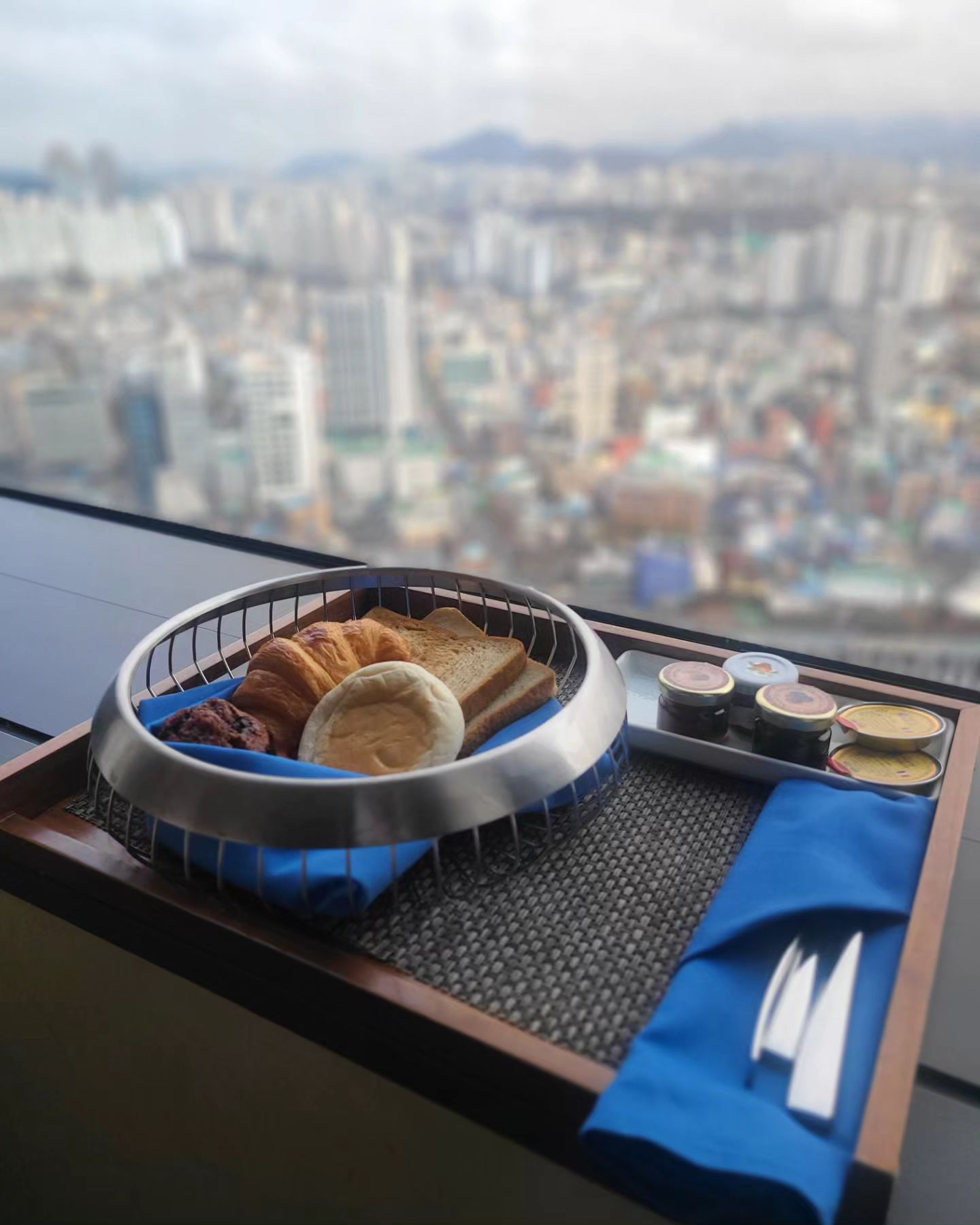 🥐🥯 alone 

#호캉스 #드래곤시티 #노보텔스위트용산 #healing