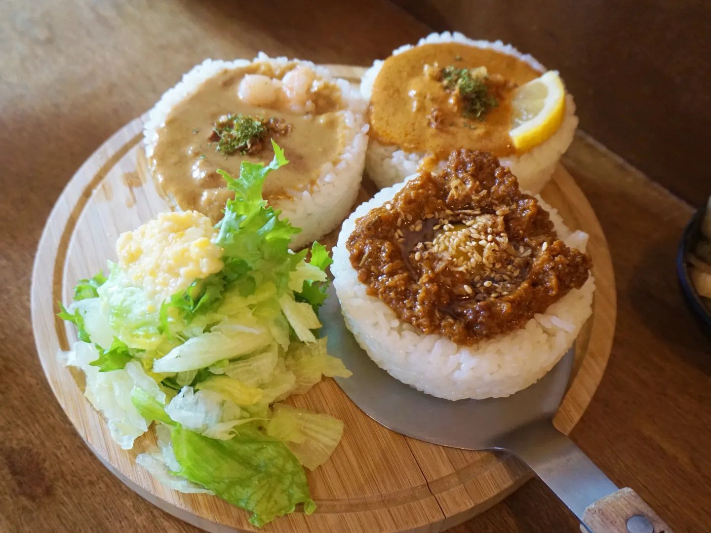 일본에서 먹는 듯한
카레 맛을 느낄 수 있는
#순천호공맛집
#소코아

인기메뉴인 #소코아카레 와,
#치킨치즈카츠 먹었는데
부드럽고 고소한 맛이 일품👍
시그니처 메뉴라서 품격있고
돈카츠는 모짜렐라와 체다치즈를 더해서
풍미가 한층 업!!!
인기 많은 이유가 있는 곳~💜
.
.
.
#순천맛집 #순천호수공원맛집 #순천조례동맛집 #조례동카레 #순천카레맛집 #순천돈카츠맛집 #순천돈까스맛집 #순천소코아