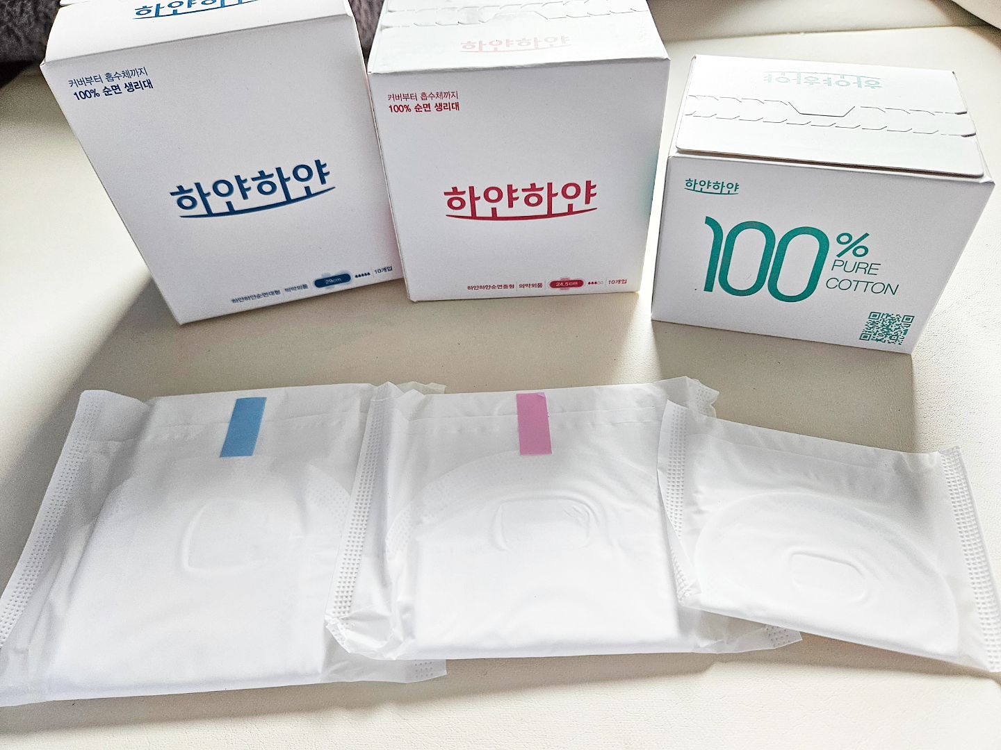 #협찬 
제가 사용하고 있는 유기농생리대 하얀하얀🌸
커버부터 흡수체까지 100% 순면 생리대에요!

🍑화학흡수체 없는 생리대로 고분자 화학 흡수체와 
우드펄프를 사용하지 않은 면 더블 흡수시트 사용
🍑더블샘 구조로 샘 걱정 노놉!
🍑미국산 코튼 사용
🍑옆샘 차단선과 날개에 더마소프트 원단으로
더욱 부드럽고 얇아서 통기성도 굿👍

제가 생리통이 심해서 바꾼지 몇개월 되었는데
정말 안전한 면생리대라 너무 보들보들하고
안전한 면생리대라 대박 좋더라고요🥰

현재 하얀하얀 홈페이지 신규회원가입쿠폰 2,000원을 
증정하고 있는 프로모션 진행중!

정기구독 신청하면
무료배송+적립금 2배+ 팬티라이너 1팩 증정!
면생리대 12팩 세트 구입시 34%할인된다고 하니 
자사몰 세트구성 놓치지 말자요🎁
.
.
.
#면생리대추천 #유기농생리대추천 #유기농생리대 #일회용면생리대 #안전한생리대 #하얀하얀생리대 #하얀하얀 #면생리대