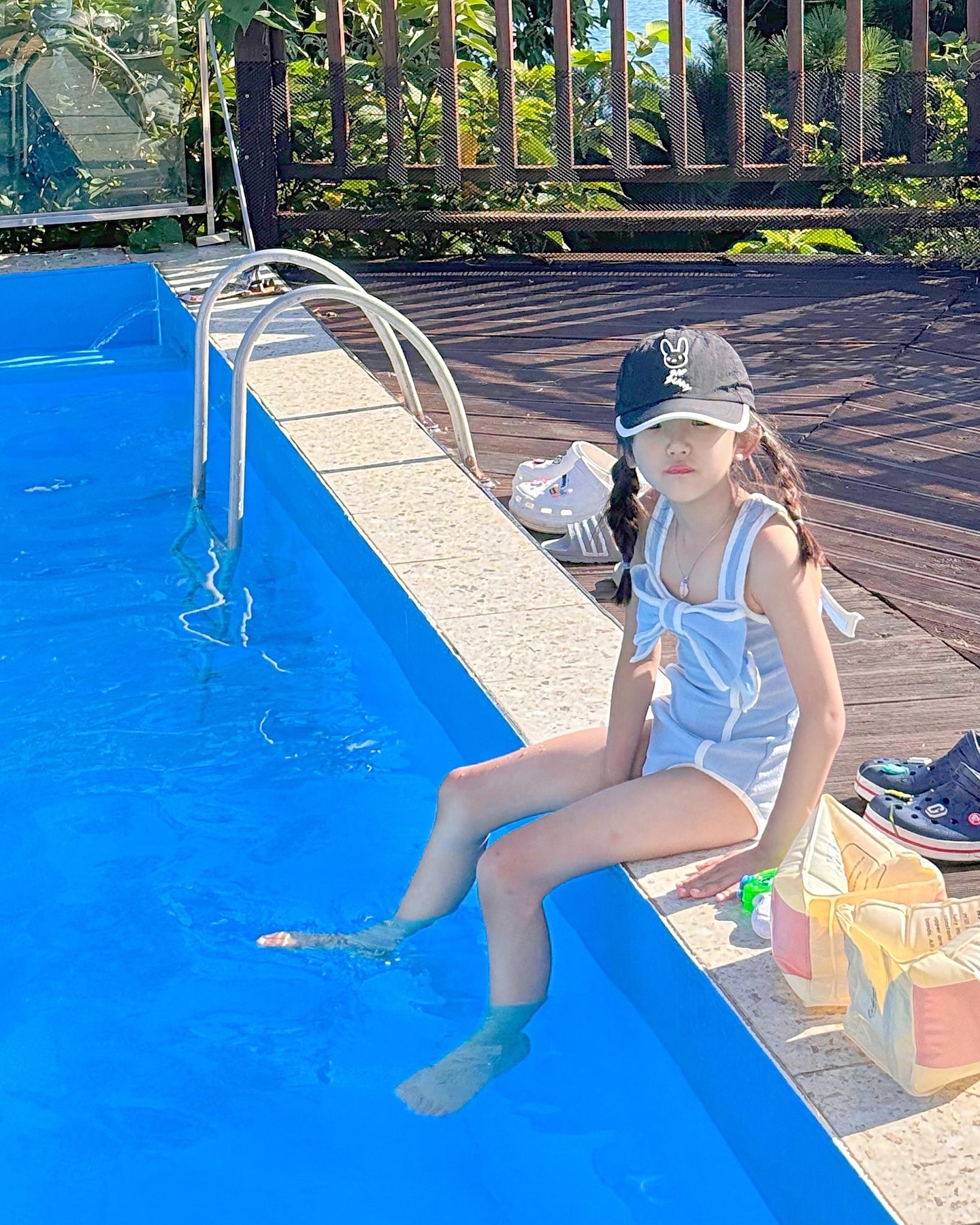 🦦🌞🌞
더워도 너무더운 요즘
물놀이에 빠져있는 혜린이!
이번에는 모찌와 애견펜션에서 수영도전🐾🐾
너무재밌어서 시간가는줄모르고 놀았다
기나긴 방학동안 재미난곳 많이놀러다니자🩵

#육아일상 #아이와여행
