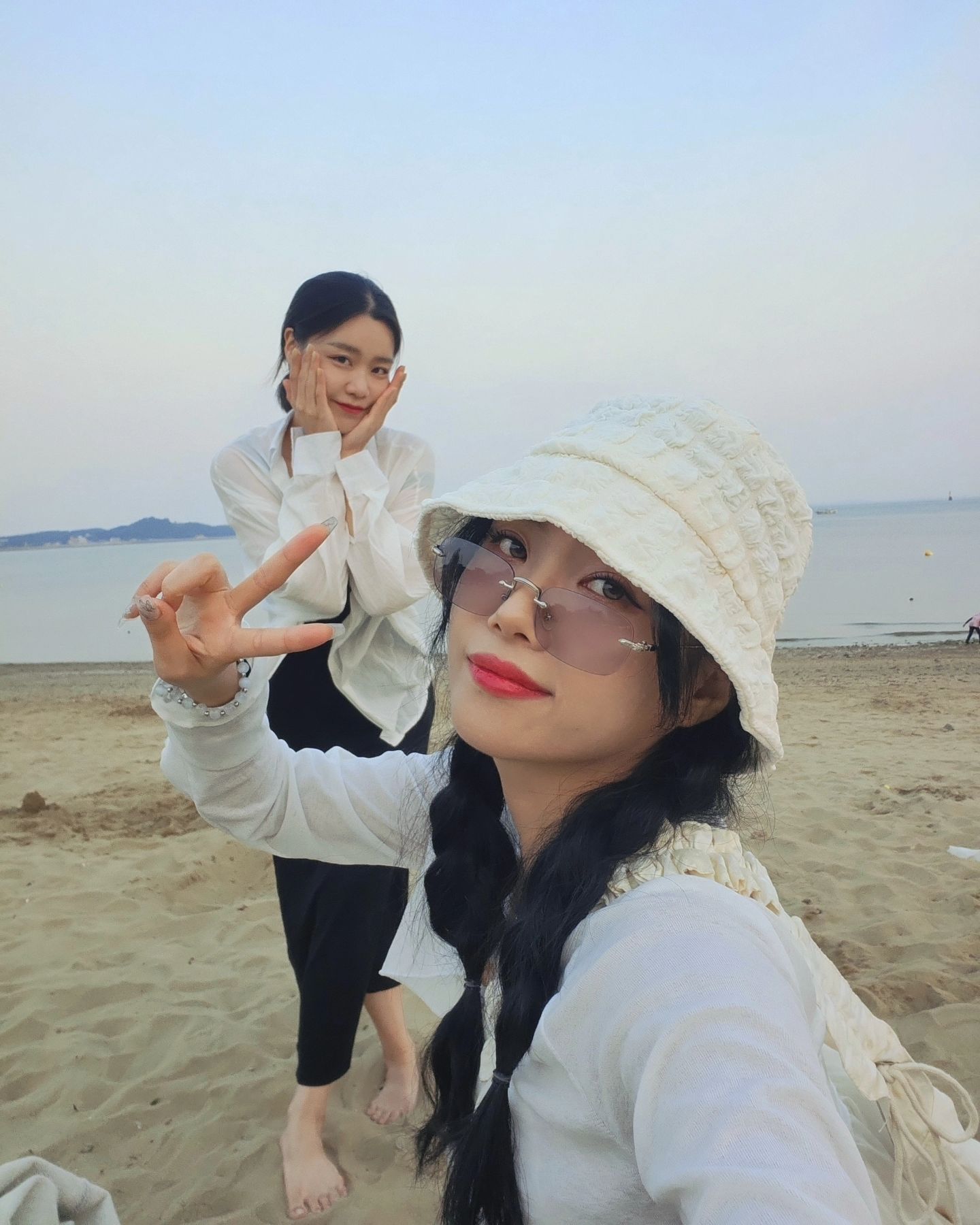 바다 바라보며 맥주 한잔 🍺 
횟집은 실패 했지만 그래도 좋았댜✌️

#왜목마을 #왜목마을해수욕장 #당진여행 #바다 #여름이다