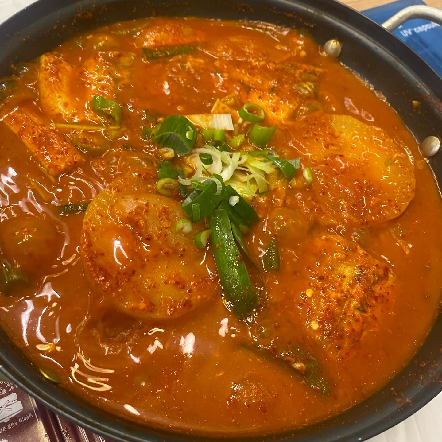 💖인천 만수동 고흥맛집💖

칼칼한 갈치조림과 꼬막비빔밥이 맛있는 곳❣️
갈치 엄청 크고 양념은 칼칼한게 밥도둑이에요😋
두툼한 갈치에 양념 비빈 밥과 달큰한 무도 한 입 와앙❣️
밑반찬도 넘 잘나오고 사장님도 왕친절 하세요🫶

📌 영업시간 : 화-일 11:00-21:00
(매주월요일 정기휴무)
📌 주차불가
📞 전화번호 : 0507-1329-8160
✍ TIP : 나물 더 넣고 비빔밥 만들어도 짱맛❣️

#갈치조림
#만수동갈치조림맛집
#만수동동태탕맛집
#남동구갈치조림맛집
#남동구동태탕맛집
#만수동꼬막비빔밥맛집
#남동구꼬막비빔밥맛집
#만수동갈치조림
#만수역갈치조림
#만수역동태탕
#협찬