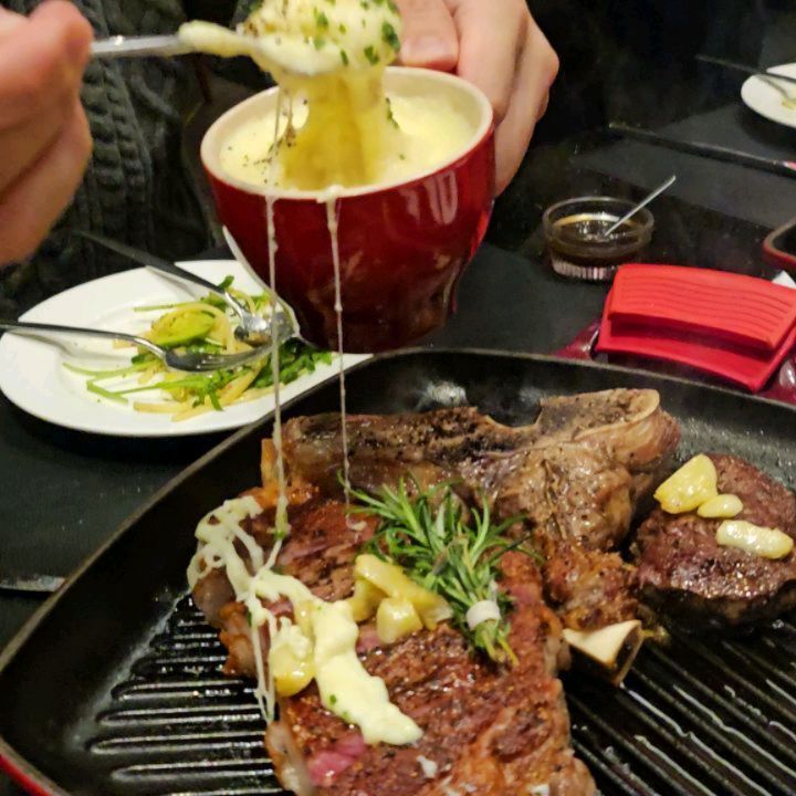 먹을때도 맛있었는데 나중에 또 생각나면 진짜 맛집이잖아. 여기가 그랬어.
같이간 멤버들도 스테이크 맛있었다고 또 생각난다고 했던 엠 스테이크하우스~

회사가 잠실이라 행복해요🫶

#잠실맛집 #잠실스테이크 #잠실에비뉴엘 #잠실에비뉴엘맛집 #엠스테이크하우스 #Msteakhouse #슈니_잠실