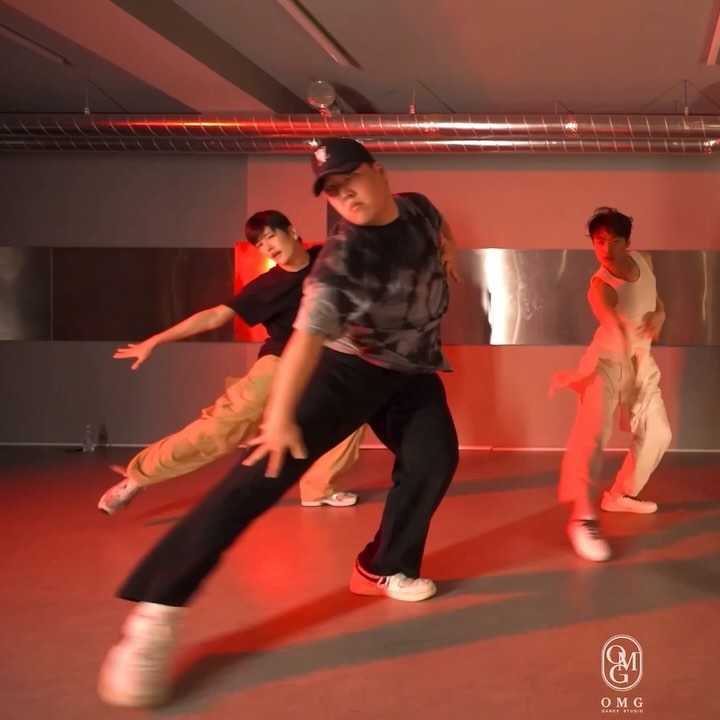 + ENERGY +
🎧 beyonce #energy 
🧠 hyojin__choi__ #choreography 
📍 omg_dance_studio 
오랜만에 듣는 만큼 행복 가득이었던 소중한 시간🤤🩷 에너지도 가득 받고 배움도 잔뜩 얻어가는 유익한 시간이었어요 정말 너무 즐거웠습니다🥰🔥

#dancevideo #dancer #choreographer #beyonce #dance 
#dancestudio #02 #댄서 #실용무용과