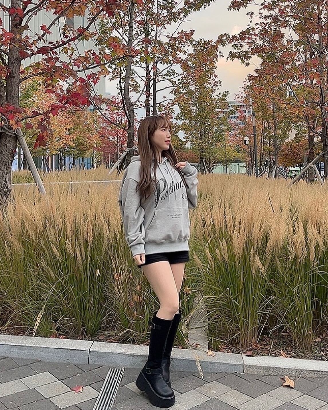 #협찬 #alvinclo_official 

빈티지무드의 팬트하우스 클럽 오버핏 후드티!
내구성도 좋고 부드러운 착용감으로 편하게 
입기 좋습니다🫶🫶
.
.
.
.
.
#앨빈클로 #맨투맨 #후드티 #ootd #일상룩 #데일리룩 #코디 #코디추천 #무신사 #에이블리 #오오티디 #패션스타그램 #협찬문의 #협찬디엠 #데일리코디 #데일리코디룩 #데일리패션