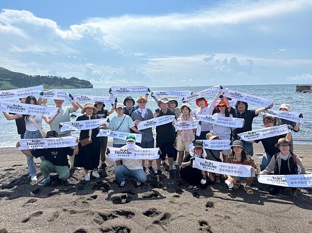 <제4회 제주 비엔날레 D-100 사전 워크숍>
‘아파기 표류기 : 물과 바람과 별의 길‘

임완수 박사님과 “커뮤니티 매핑” - 해양 쓰레기 매핑

자극이, 계기가 되는 순간 이었어요. 
앞으로도 쭈욱_ 스스로도 팀(모다드로)으로도 이어갈 예정.
(모다드로 유랑전시 중 매핑 예정)

11월이 기다려집니다 💕💕💕

[리빙박스] 설치 - 가입 - 커뮤니티 ‘해양 쓰레기 매핑’ 가입 - 매핑💕

(작가수령 : 폐그물 - 장영)

#제주비엔날레 #해양환경 #환경예술 #제주 #제주도립미술관 #임완수박사님 #김순임작가님 #강제욱작가님 👍👍👍 #제주작가 #장영작가 #환경 #자연환경 #모다드로 #커뮤니티매핑 #해양쓰레기 #스몰액션 #스몰즈