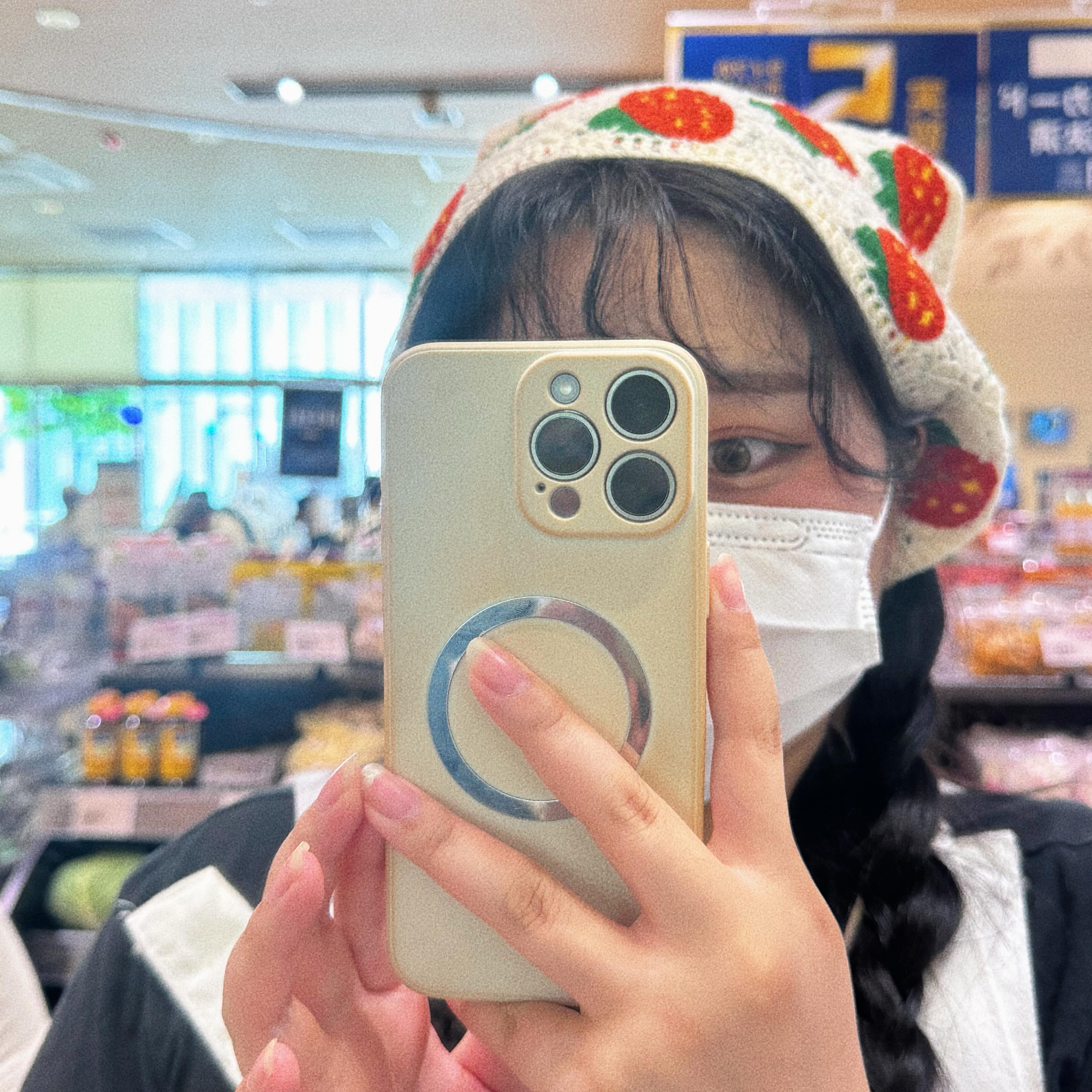 케이스 색깔 매우 당황스럽네 ( ⁰▱⁰ )