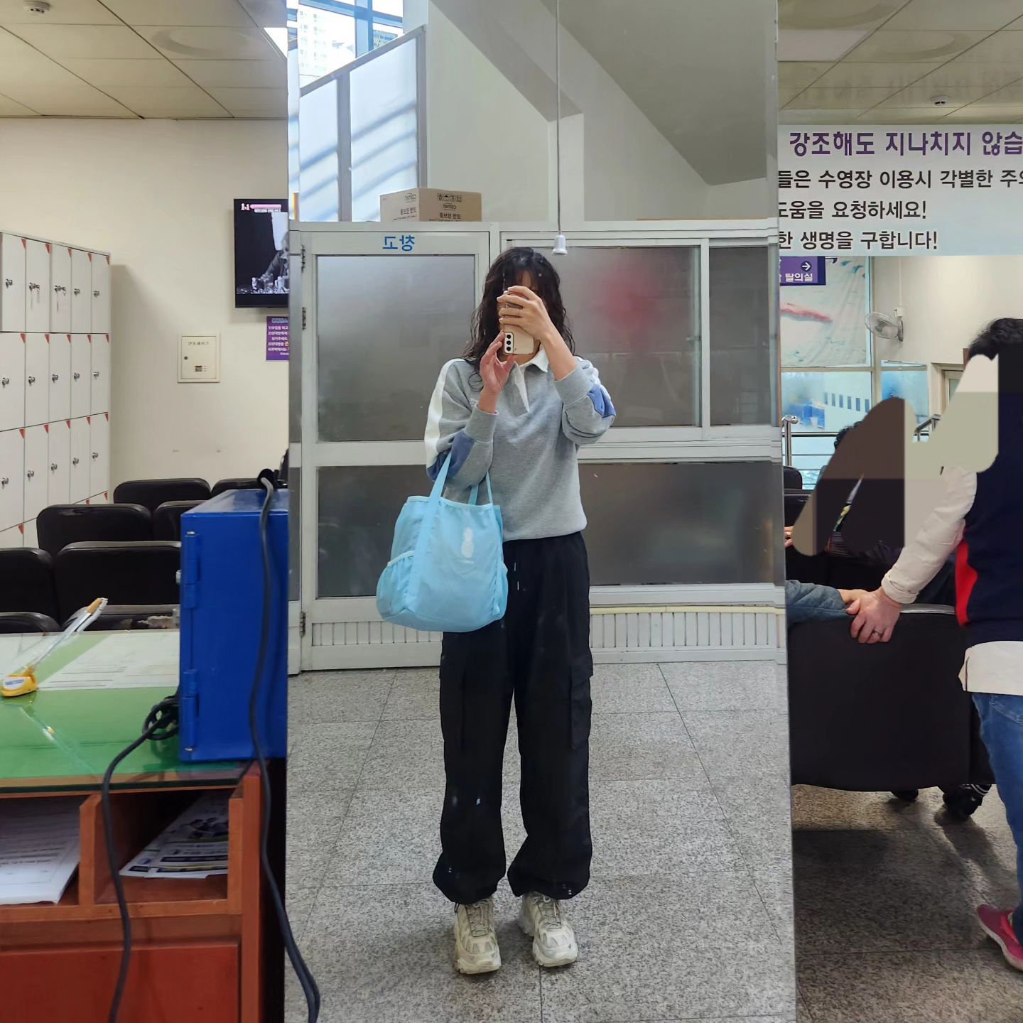 한달전 수영피드에 아침수영 너무 춥다고 적었는데 날이 다시 따뜻해져서 수영가기 딱 좋네요👍

밴드 착용을 계속 까먹..
그럴땐 10분 돌고 1분 쉬는 패턴유지🏊‍♀️