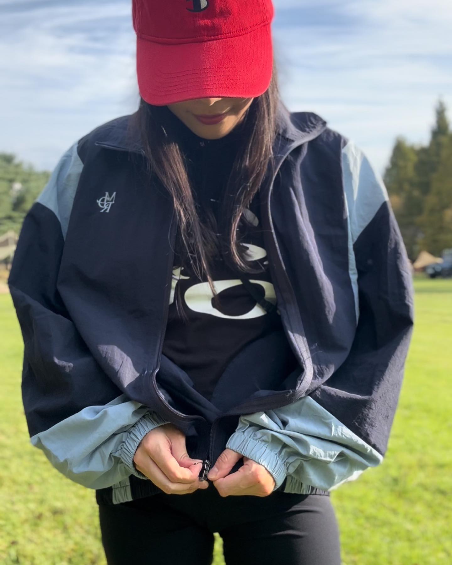 #제품제공 #광고 #협찬 

🌐 𝐰𝐰𝐰.𝐦𝐢𝐥𝐥𝐢𝐨𝐧𝐜𝐨𝐫.𝐜𝐨𝐦
👕 [밀리언코르] 윈드브레이커 

가을캠핑룩에 최적화 바람막이 소개해요! 
일교차가 큰 가을..🍂🥾🏕️
가볍게 챙겨다니기 좋고 아웃도어룩으로
멋지게 연출할 수 있는 배색로고 윈드브레이커에요

◾️ 구김없고 가벼운 소재라서 관리가 쉬워요 💯
◾️ 편안하고 캐주얼한 아웃핏으로 휘뚜루〰️마뚜루〰️
◾️ 투웨이지퍼로 다양한 연출 가능 😊
◾️ 트렌디한 유니섹스 디자인으로 커플룩완성👯‍♀️

🛍️ 접으면 부피도 작아서 가방에 쏙 넣어 다니기 좋아요!! 
🔑𝐋 사이즈 착용 (105사이즈 입는 남편도 꼭 맞아요)

* 이 게시물은 해당업체로부터 millioncor_official 
제품을 제공받아 작성 되었음을 알려드립니다 *

#ootd #룩북 #오늘뭐입지 #아웃핏 #일상 #일상스타그램
#옷스타그램 #캐주얼룩 #커플룩 #커플 #스트릿패션 #데일리룩