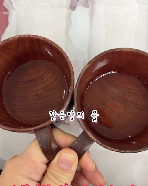 김은경 on Instagram: "#광고 사람마다 다르지만, 평균적으로 약8년의 시간동안 생리대를 착용한다고 합니다. 제가 생리대를 선택하는 기준은, 안전성과 편리함인데요~ 예민한 부분 닿는거니,