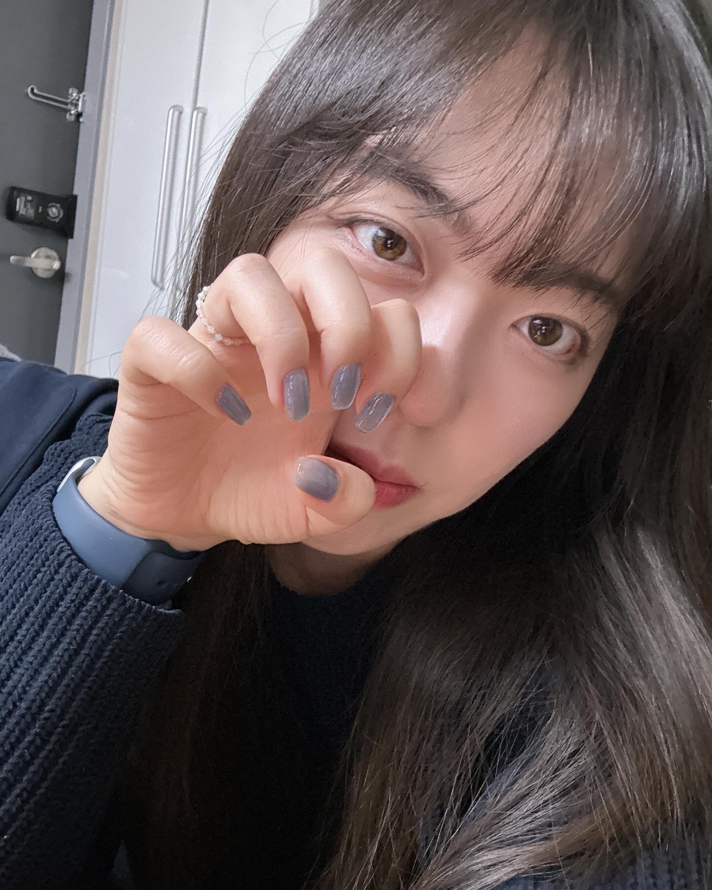 네일자랑💅 
사실 저번 네일이랑 차이가 거의 없지만 나름 만족중~
하늘아래 같은 색상없다!!!