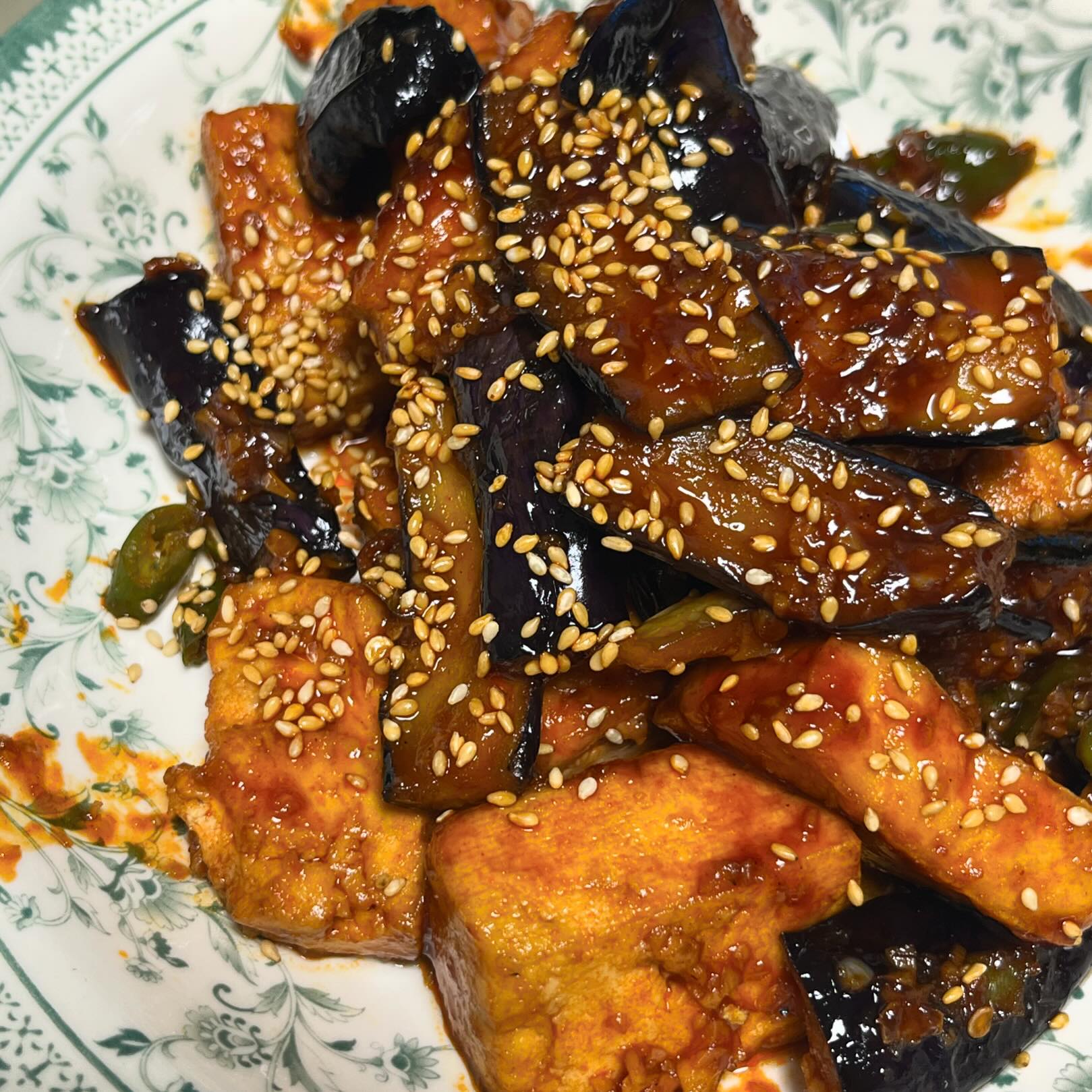 내가 만들었지만 너모 맛있었던 가지두부볶음🍆
 
 
#가지두부볶음 #집밥 #신혼부부밥상 #신혼부부집밥 #가지요리
