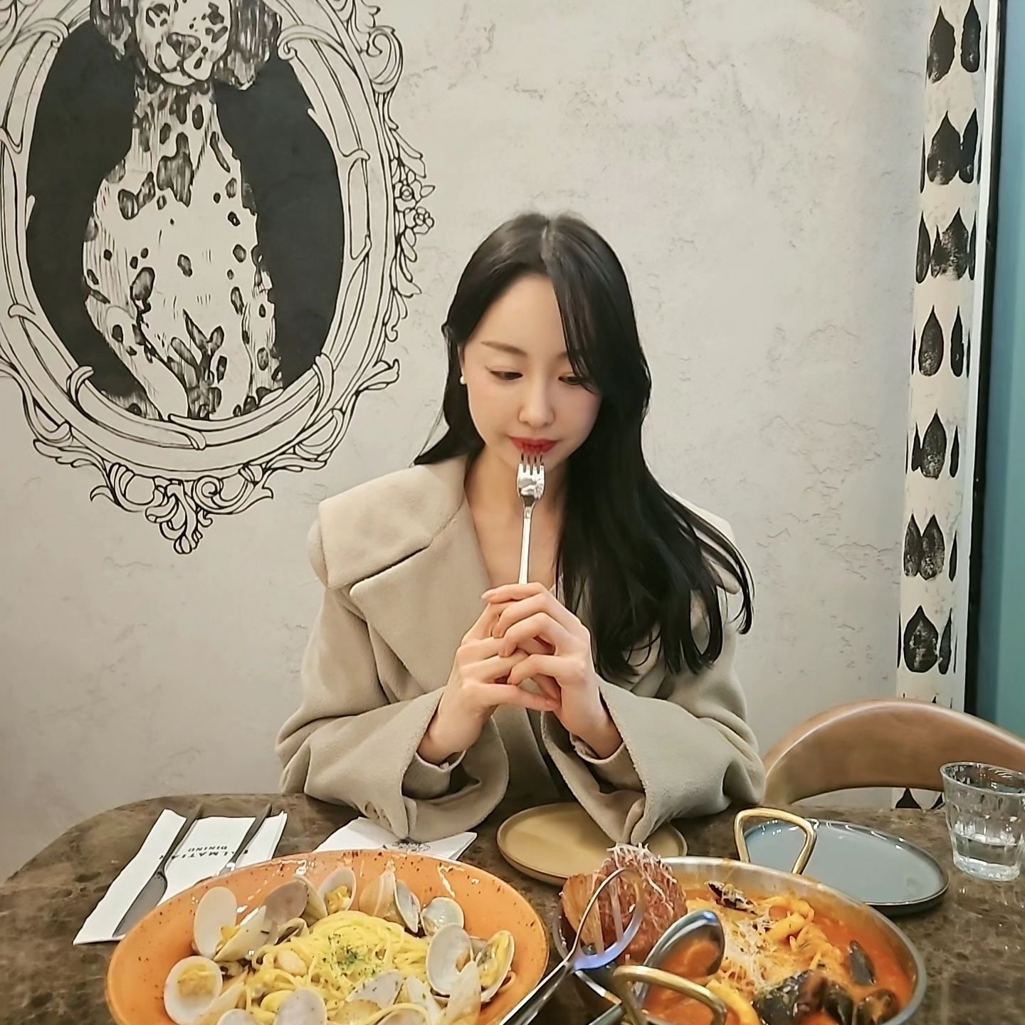 스타필드 밥먹기도 힘드네ㅠ.ㅠ
사람 좀 빠지면 다시 오는걸루..숨막혀서 밥만먹구 나옴
맛있지만 양이 너무 적었던 #달마시안
.
.
.
#화서스타필드#스타필드수원#주말스타그램