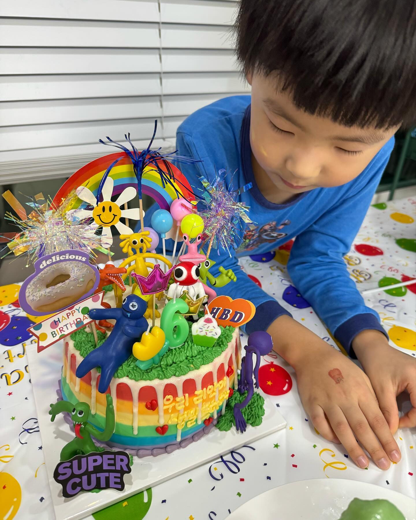 6번째 생일도 끝‼️
콩츄레이션 마이썬
행복한 생일이었나 모르겠네,
올 한해도 건강이 최고다❤️
축하해준 할미할비삼춘 그리고 이모랑 떠라떠유니도
고마바🎂

#hbd #생일축하해 #6세생일