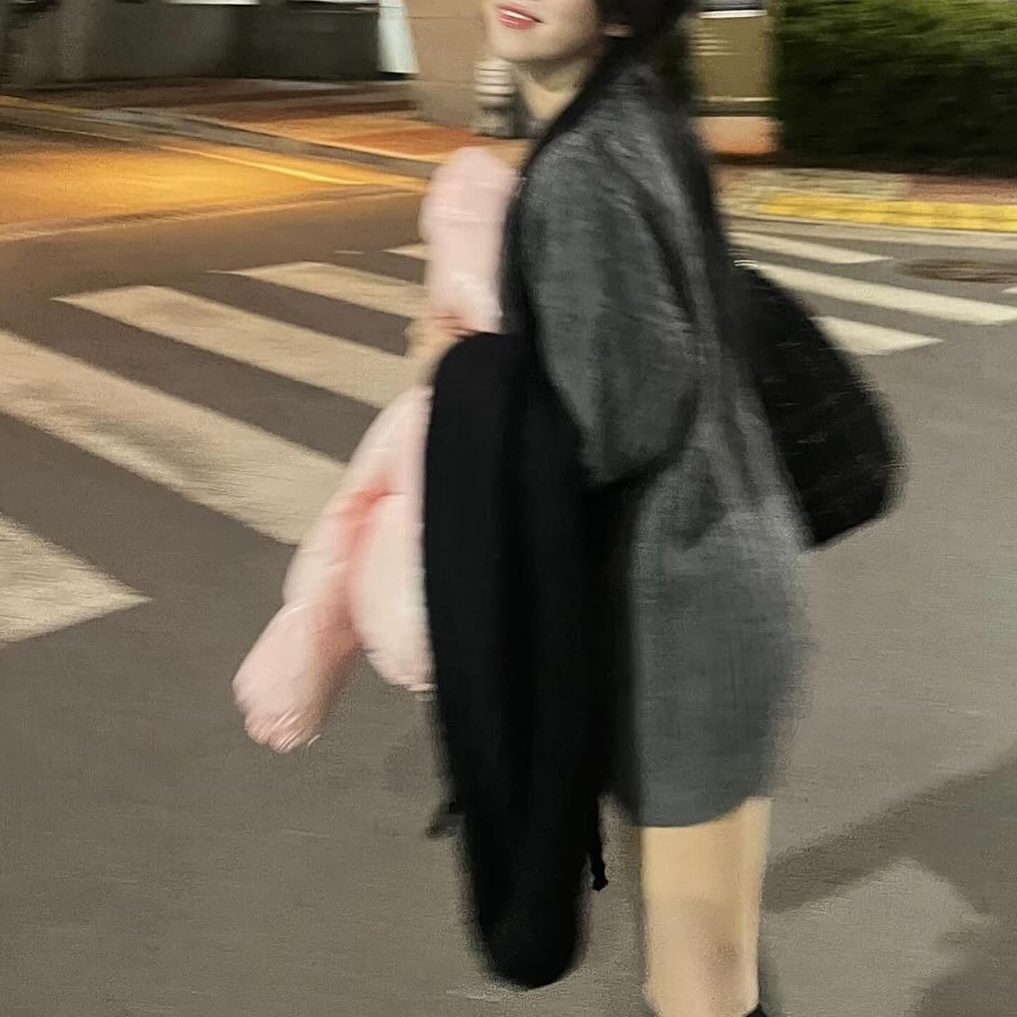 그레이 니트 원피스 업로드 했어요🫶🏻
구매는 프로필 링크로 🖤