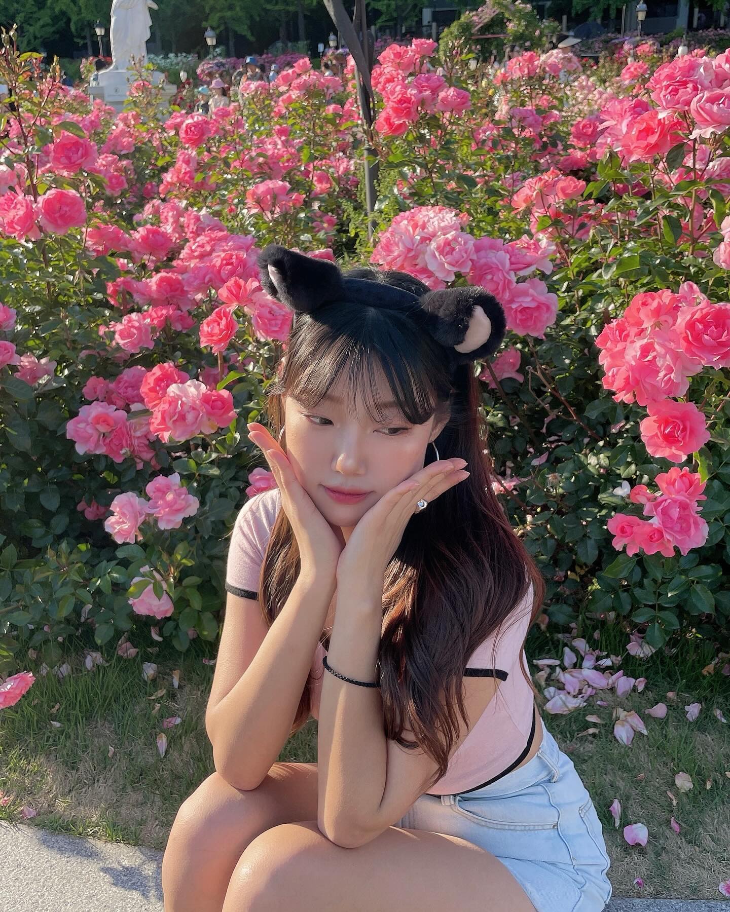 환상의 나라 에버랜드로~..☆（╹◡╹）🌤️🩷🎡

요즘같은 더운 날씨에 피니시 파우더는
메이크업 마무리 필수템 -!!🪽
+ 글로시립 연출템으로는 어뮤즈 플럼퍼도 추천해요 !💄
6월도 올영 덕분에 행복해따요••>_<🍀💛

oliveyoung_official 
oliveyoung_mag_official 

#셔터 #셔터브리티 #올리브영 #올리브영셔터