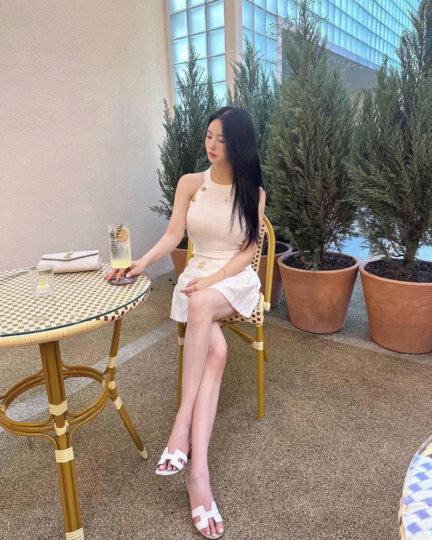 오랜만에 머리하고 찰랑머릿결 탄생💇🏻‍♀️✨
신사동 나드리도 오랜마안🫶🏻