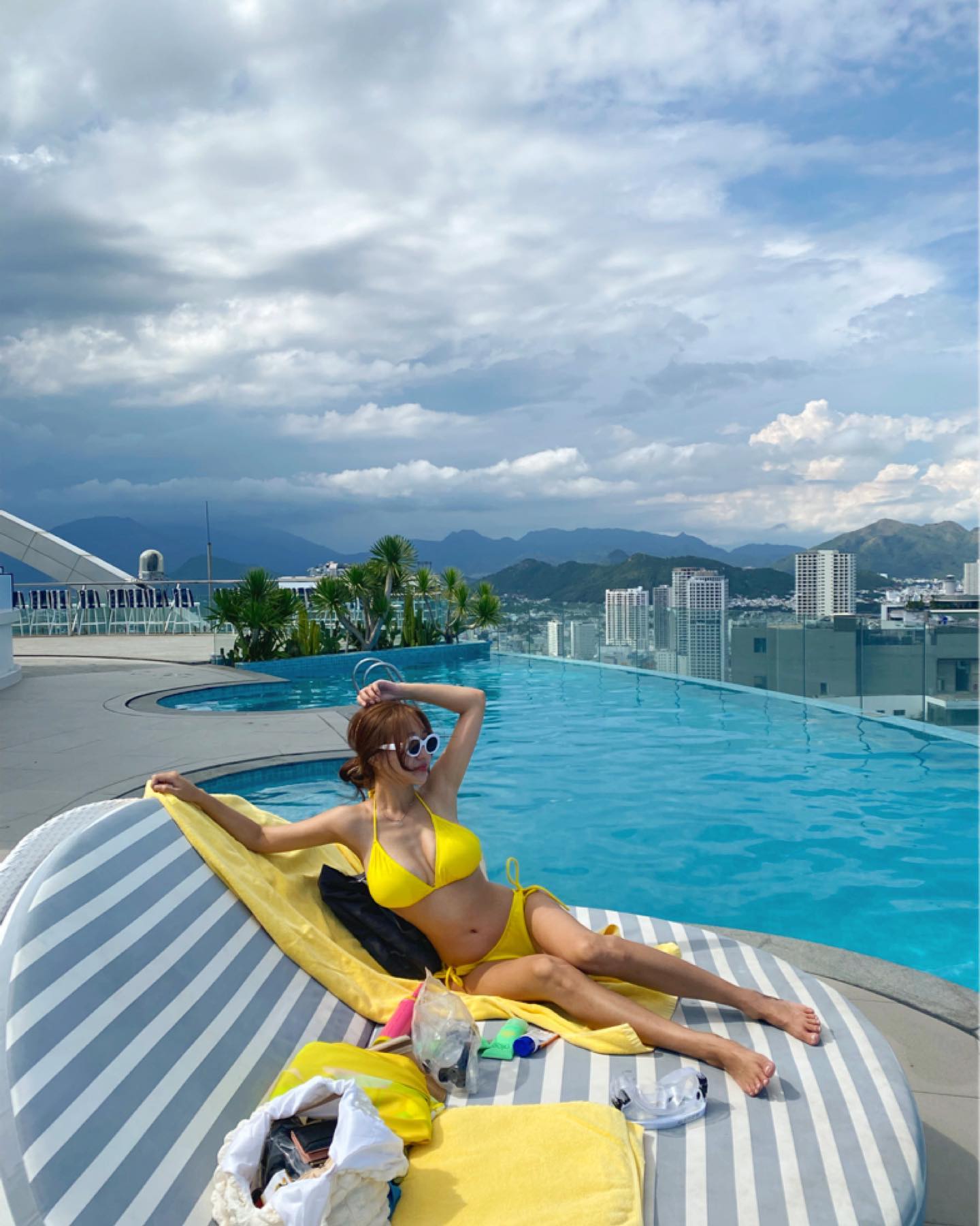 🐥💛
야시장에서 강매당한 비키니 
생각보다 쫀쫀하고 맘에들오

#bikini#베트남여행#🌴🌴🌴
