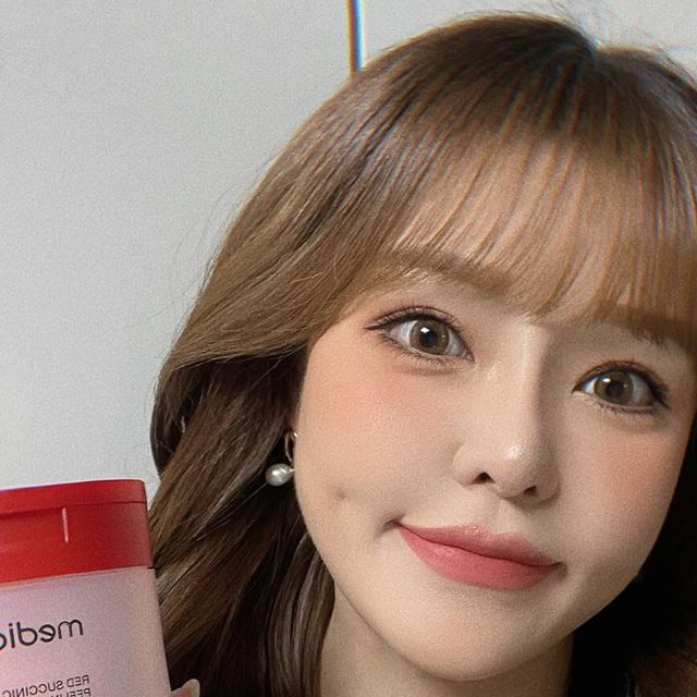  Üᴍɪʏᴀ on Instagram: "#협찬
피지, 각질 등 각종 노폐물에 효과가 좋은 ‘석시닉 애씨드’ 함유로 여드름성 피부 전용 기능성 필링 패드예요:)
가볍고 끈적임 없는 워터 제형에 부드럽고 도톰한 엠보싱 면으로 피부 결을 자극 없이 케어해 주고, 전문 기관에서 여드름성 피부를 대상으로 테스트 완료한 제품이라 부담 없이 순하게 사용할 수 있었어요◡̈ 
#여드름패드 #트러블패드 #석시닉 #메디큐브패드 #필링패드 #여드름화장품 #메디큐브 #medicube"
