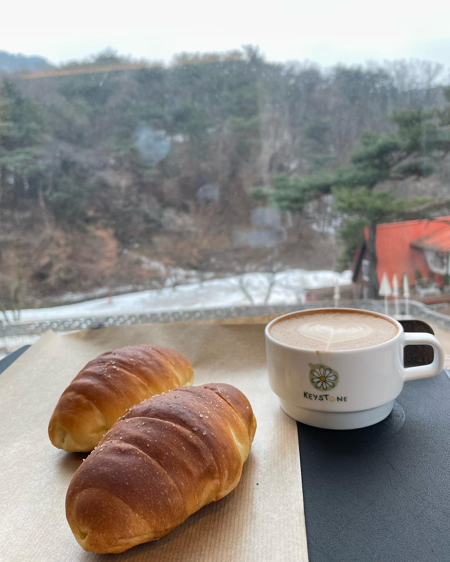 일하면서 
짬짬이 여행 가고,
짬짬이 카페 가고,
짬짬이 강의 듣고,
짬짬이 칭구 만나고,,,
쉬는날 
택배 보내고 카페에서 죽때리고 있어요🤣🤣

#짬짜미 #짬짬이 
#키스톤스피시즈 
#남양주카페 
#남양주대형카페 
#남양주정원카페 
#소금빵맛집 #남양주소금빵 
#남양주카페추천 
#남양주카페투어