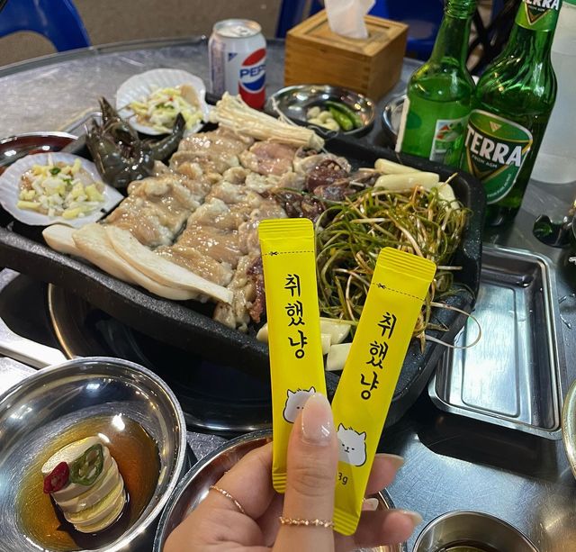 으네 on Instagram: "#광고 술자리 필수템 숙취해소제 취했냥 이름도 고양이처럼 기엽고 부담스럽지않은 가루형에 맛은 텐텐+ 바나나맛 나서 굳 :) 술 먹기 전 한포 섭취하니 상쾌한 하루 보내기