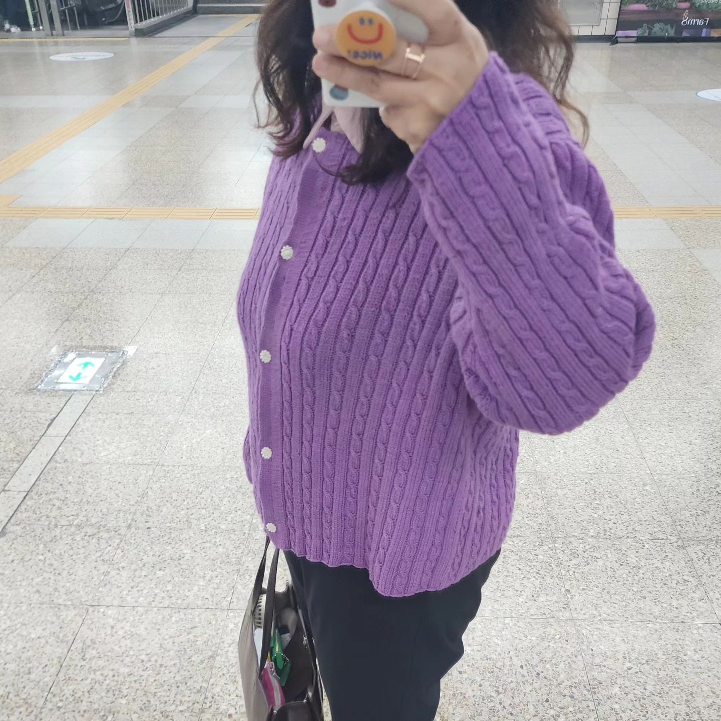 단풍놀이가서 찍고싶은데 
알레르기비염으로 몇 주째 고생중이라😇

쌀쌀해져서 개시했더니
보는 사람마다 이뿌다고 해주셔서
기분이 좋아용😍😍😍

#케이블가디건완성
#니팅팜
#동작구뜨개 
#관악구뜨개 
#상도동뜨개 
#대바늘수업
#대바늘가디건뜨기
#대바늘가디건수업