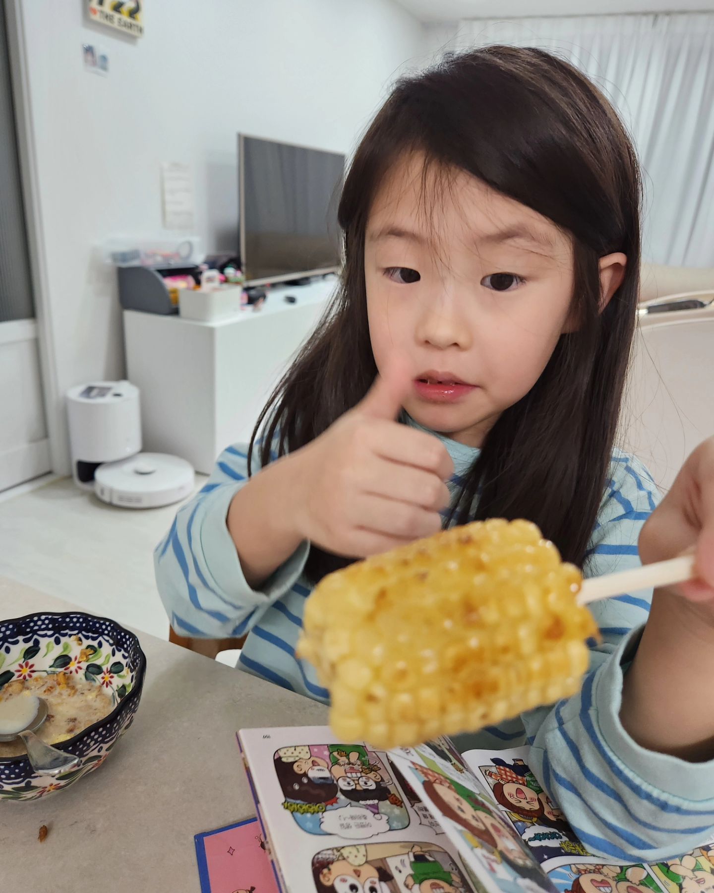 #예라미

어느덧 겨울방학이 2주남았..
그동안 집에서 맛난거 많이만들어먹고
주말엔 나가서잘놀고

7살엔 어려워서못한 공룡퍼즐
둘이서 엉디붙히고 첫시도 1시간만에성공ㅋㅋㅋ

여태안걸리던감기가
라미비염으로시작해 엄마빠감기걸리고

약 두둑히챙겨
내일은 여행을 떠나요!!

#생존신고 #겨울방학 #초2