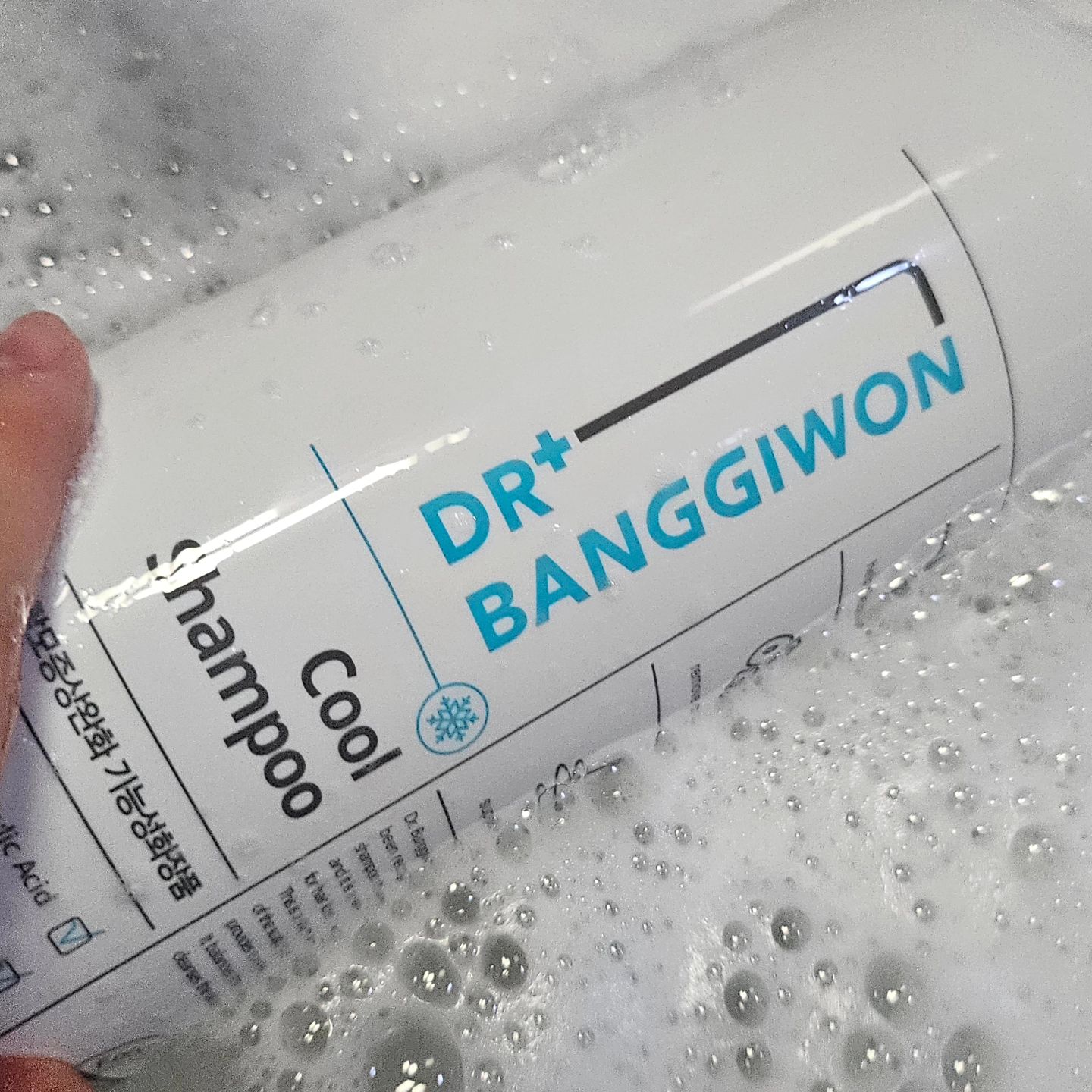#협찬 이지만 진심👍

dr.banggiwon

여러가지 좋다는건 다써봤을정도로
샴푸에 진심인편인데요

✔️ 머리를 감아도 두피가 가려운분
✔️ 쿨링(멘톨)샴푸를 찾고 계신분
✔️ 여름철 두피 걱정이신분
✔️ 두피 각질,두피열감때문에 고생이신분

주목 🙋‍♀️🙋‍♂️

아이스쿨링효과로 감고나면 시원해요.
두피의 간지럽고 열감이 많이 나타난다면
두피 사막화 현상이 나타날 수있습니다.
그렇게되면 모발이 약해져서
결국 모발 탈락증상이 생기게됩니다.

소비자가 선택한 닥터방기원의 
1등 탈모 케어 쿨링샴푸로 올여름
두피 걱정 해결하세요 💙

🔽구매링크🔽
https://bit.ly/43XmKVb
